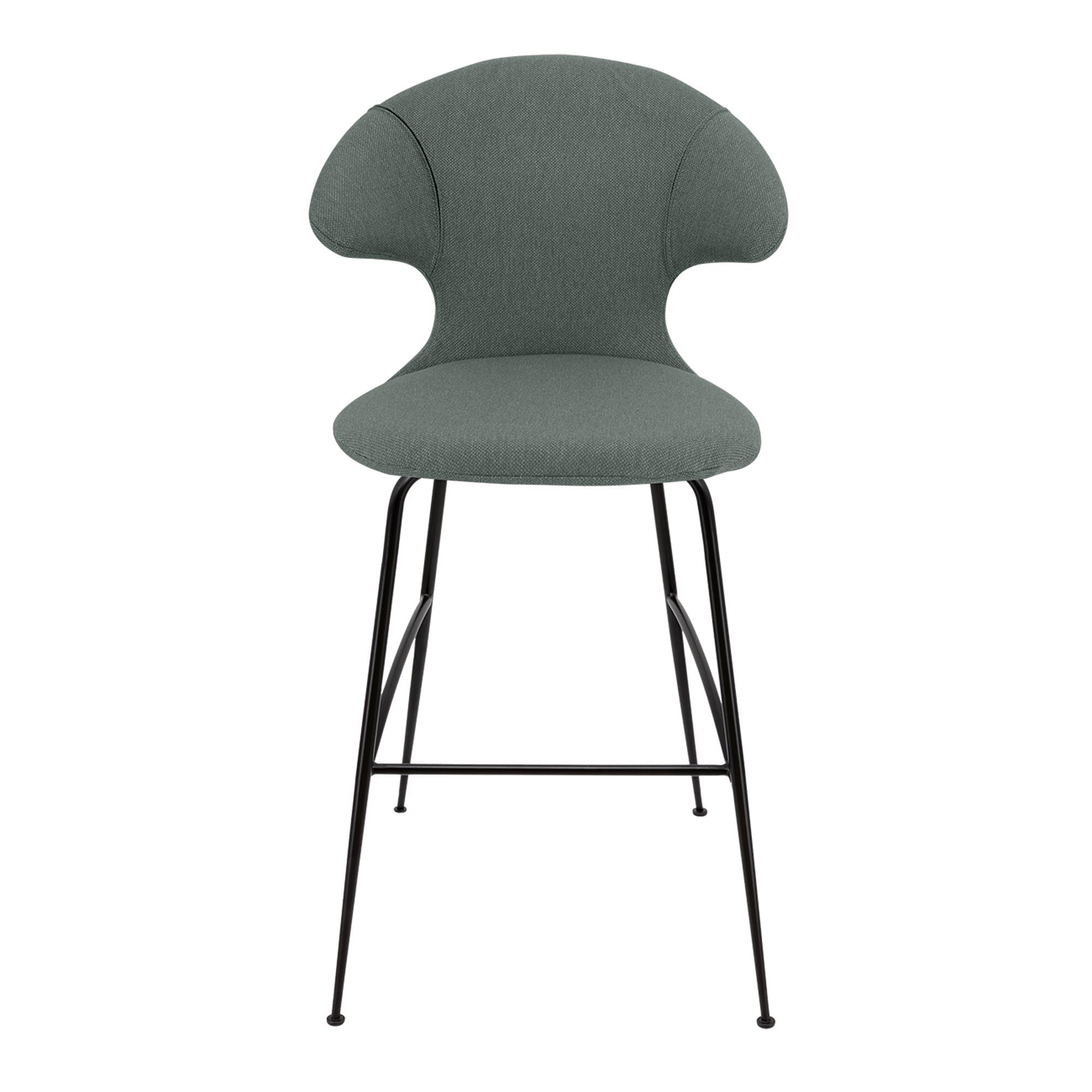 Erleben Sie den Time Flies Barstuhl von Umage: Eleganz trifft auf Komfort und Funktionalität für Ihre moderne Einrichtung.