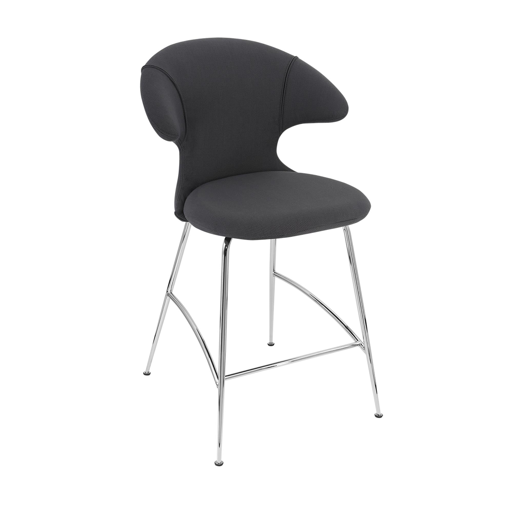 Entdecken Sie den Time Flies Counter Stuhl von Umage – eine bequeme und stilvolle Sitzgelegenheit für anregende Gespräche und kreative Räume.