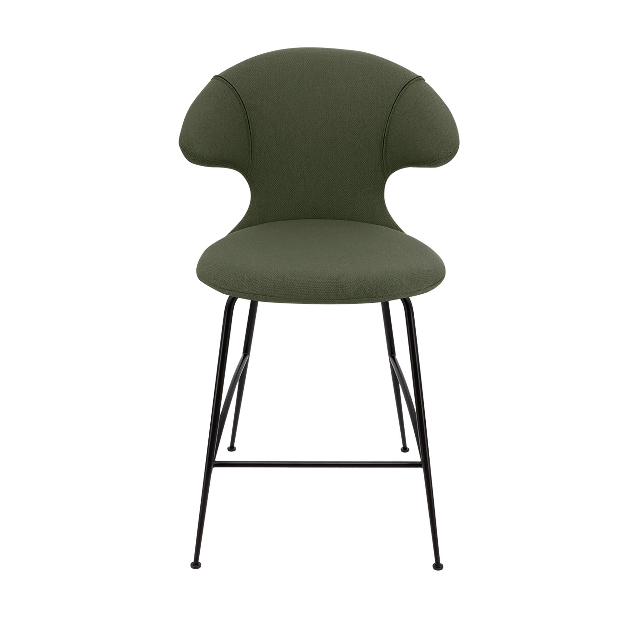 Erleben Sie den Time Flies Thekenhocker von Umage – eine flexible, nachhaltige und komfortable Sitzlösung in vielfältigen Farben und Materialien.