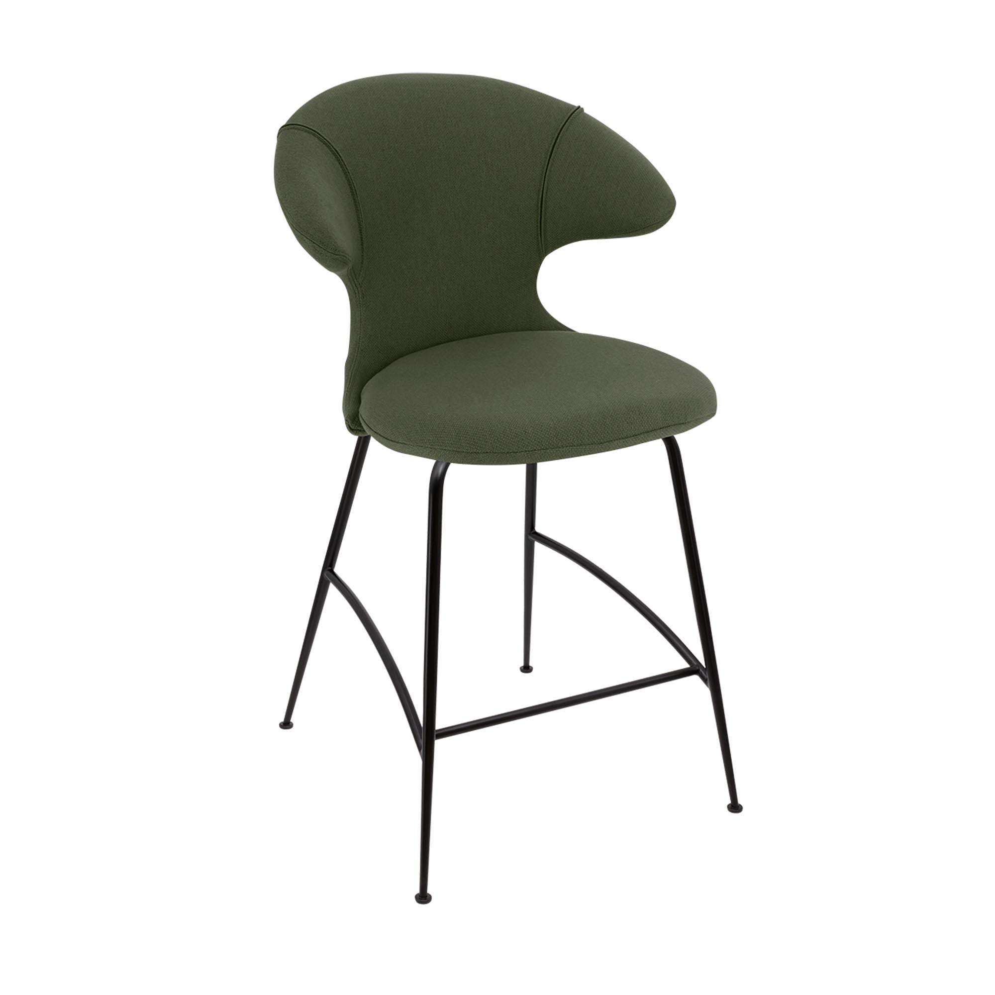 Entdecken Sie den Time Flies Counter Stuhl von Umage – eine bequeme und stilvolle Sitzgelegenheit für anregende Gespräche und kreative Räume.