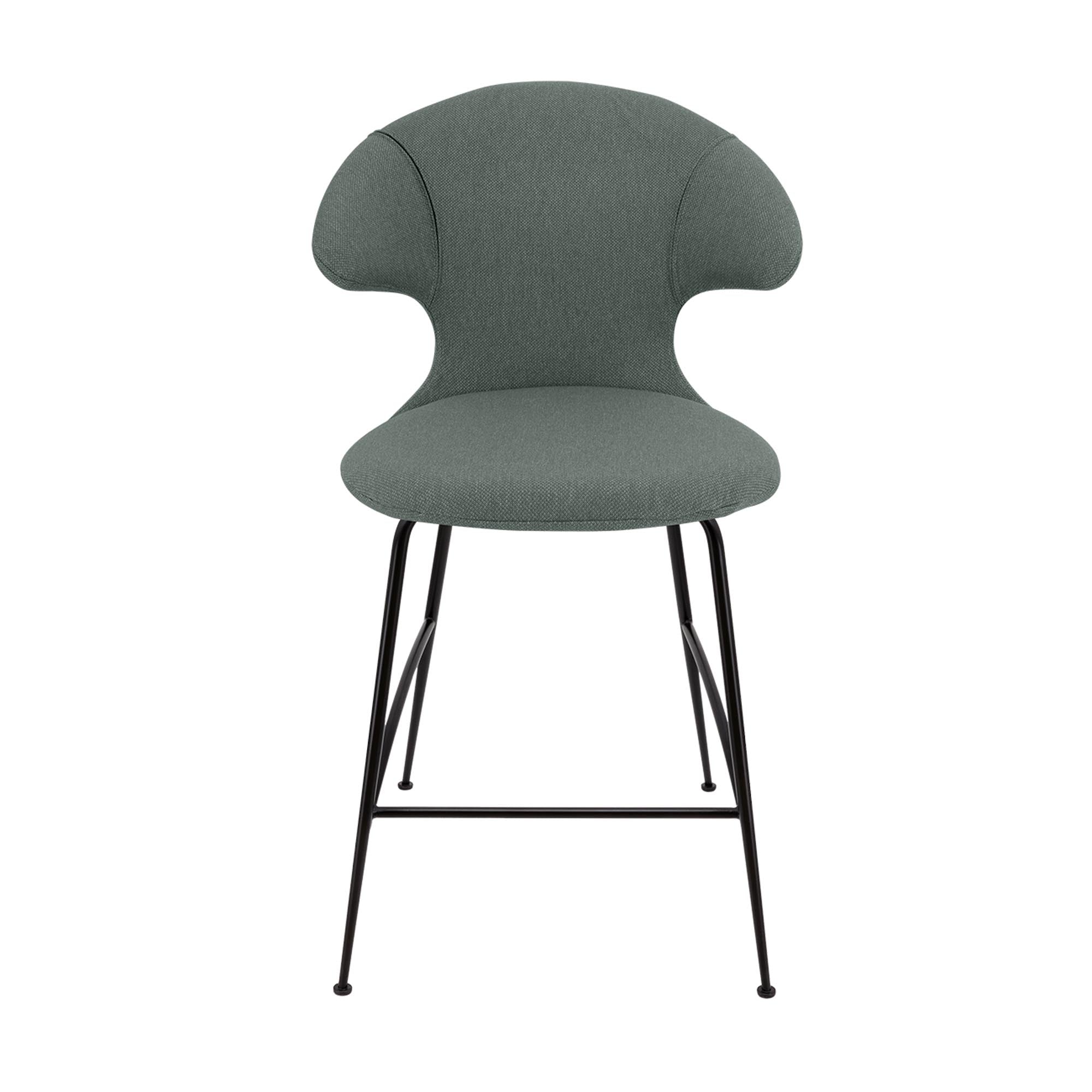 Entdecken Sie den Time Flies Counter Stuhl von Umage – eine bequeme und stilvolle Sitzgelegenheit für anregende Gespräche und kreative Räume.