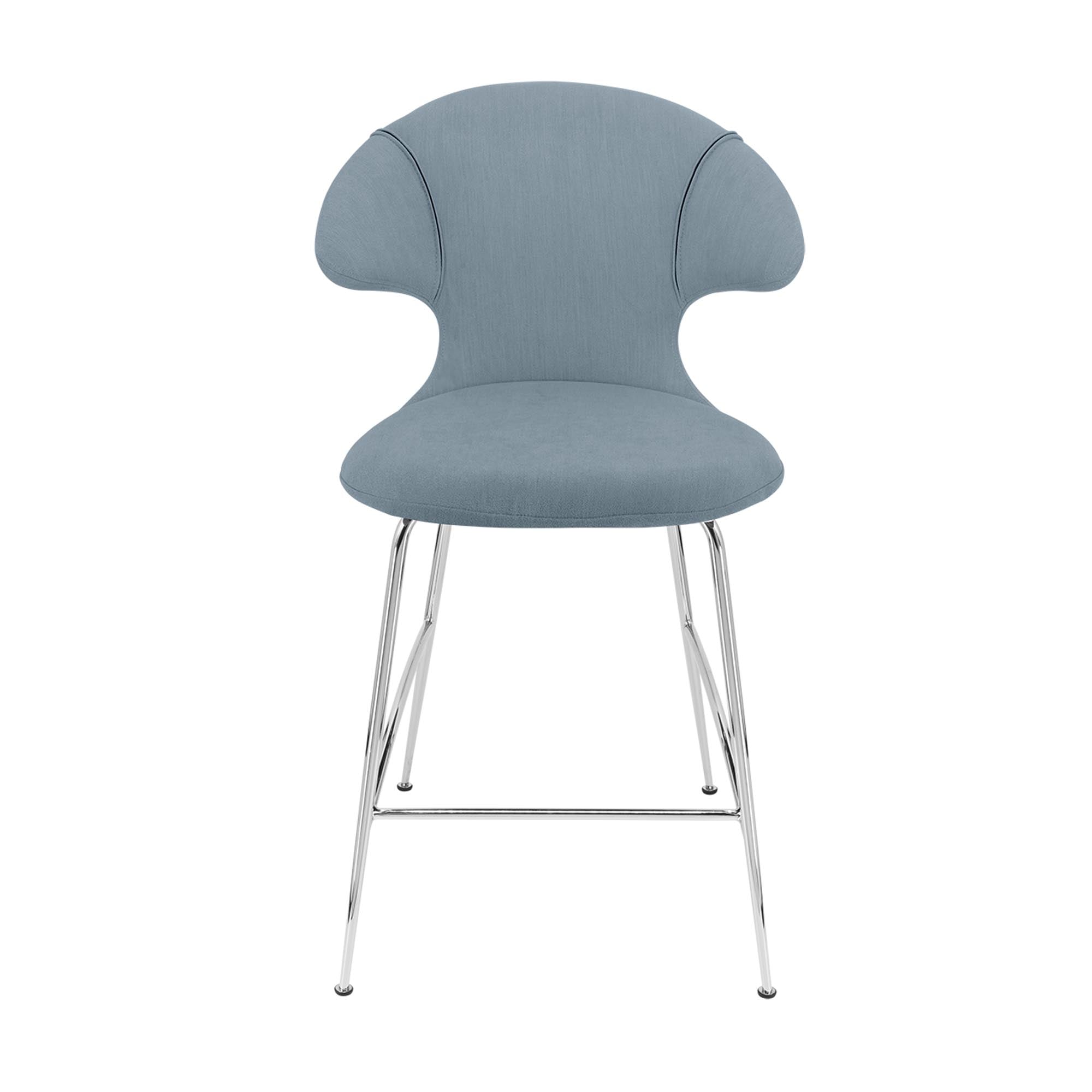 Erleben Sie den Time Flies Thekenhocker von Umage – eine flexible, nachhaltige und komfortable Sitzlösung in vielfältigen Farben und Materialien.