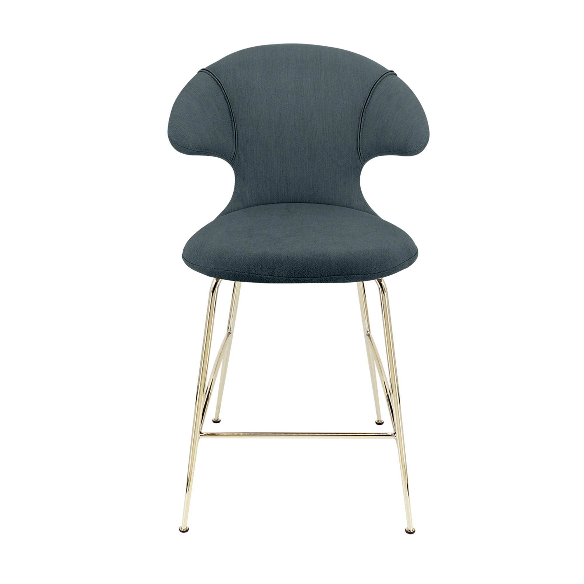 Entdecken Sie den Time Flies Counter Stuhl von Umage: Bequeme Sitzgelegenheit mit künstlerischem Design und flexibler Polsterung für stilvolle Akzente.