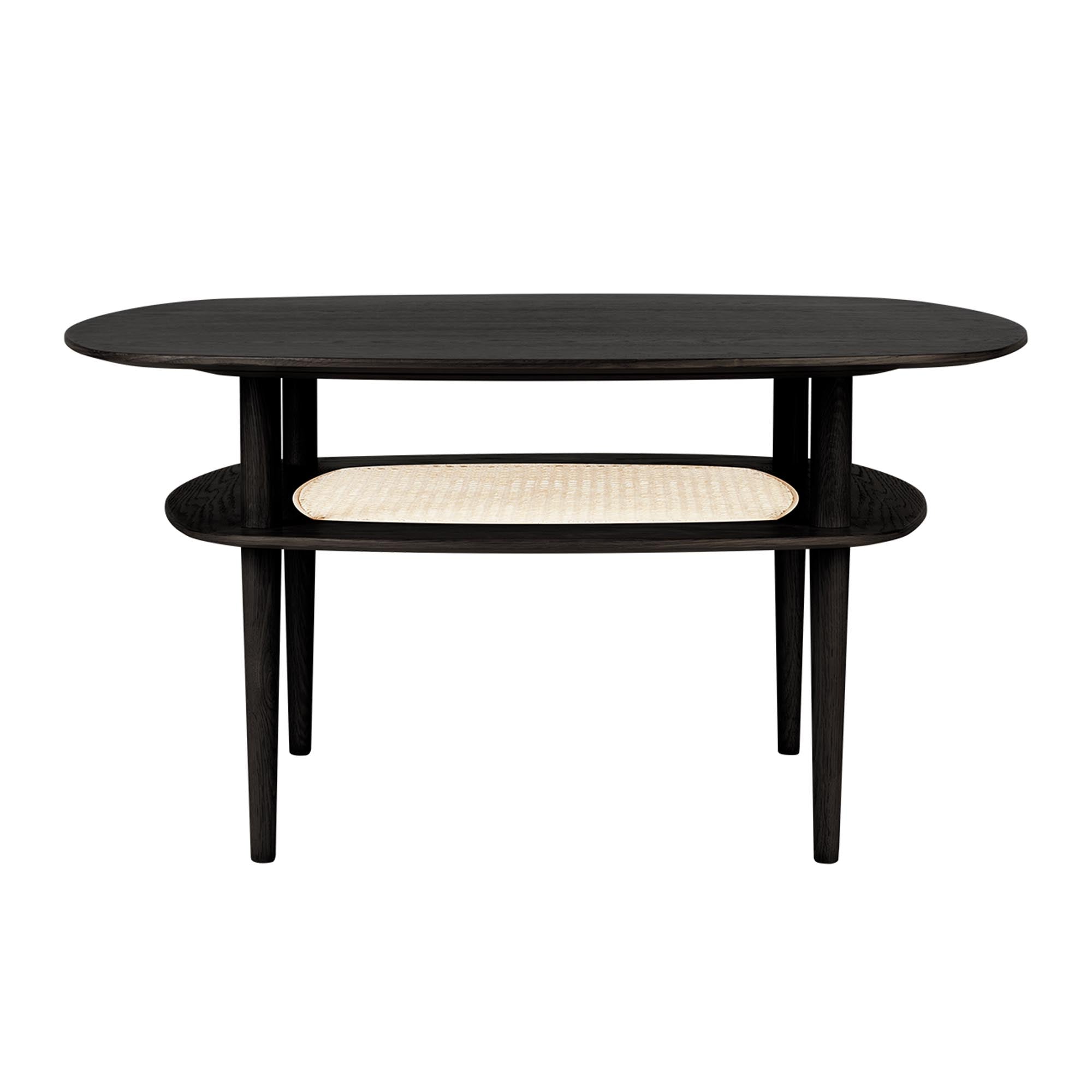 Entdecken Sie den eleganten Together Couchtisch von Umage aus hochwertigem Eichenholz. Mit praktischer Ablage und sanften, abgerundeten Ecken.