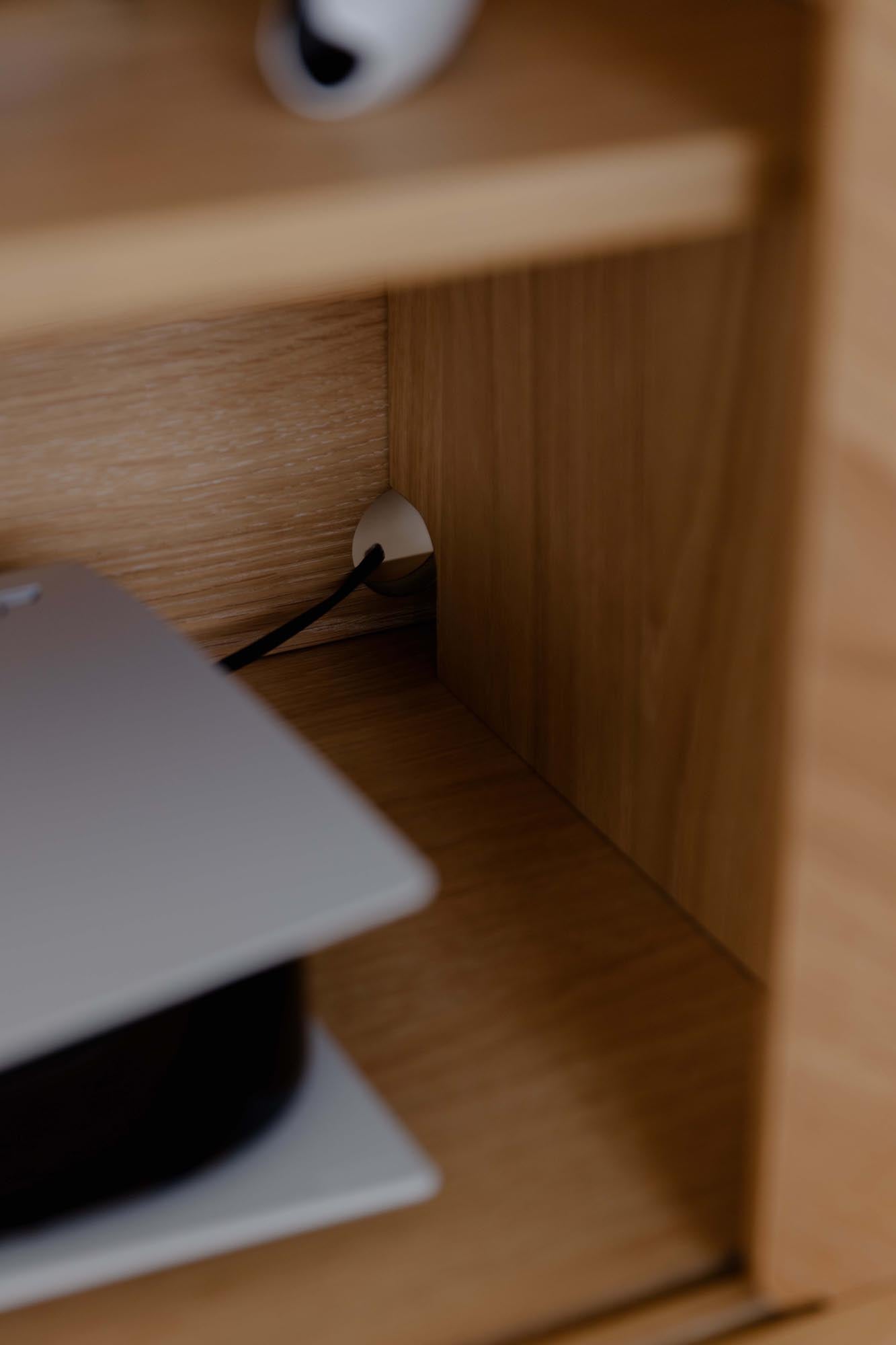 Elegantes Italic Sideboard von Umage mit zwei hochwertigen Holztüren.