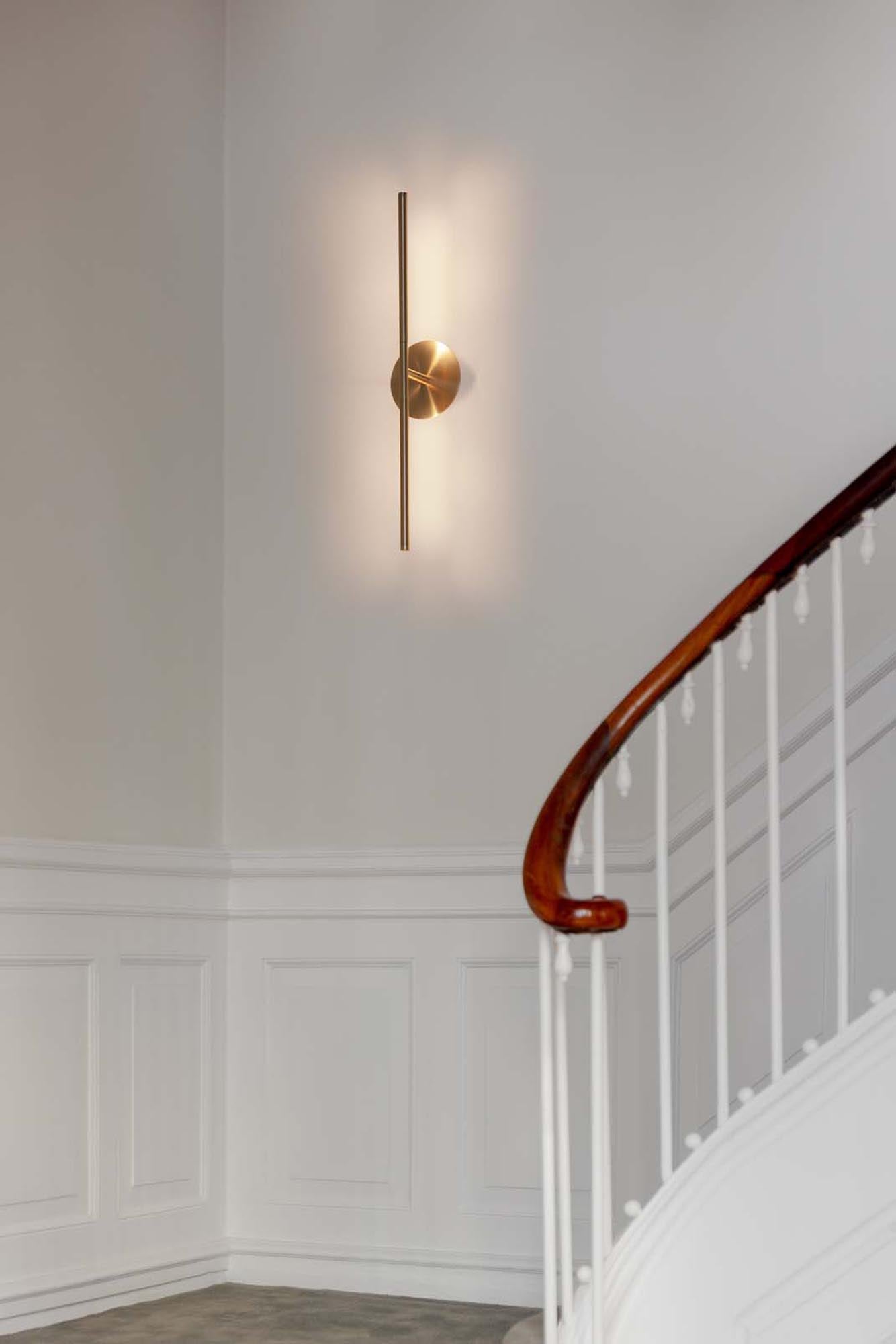 Stilvolle Umage Omni Wall Leuchte: Flexibles Design für jeden Raum.