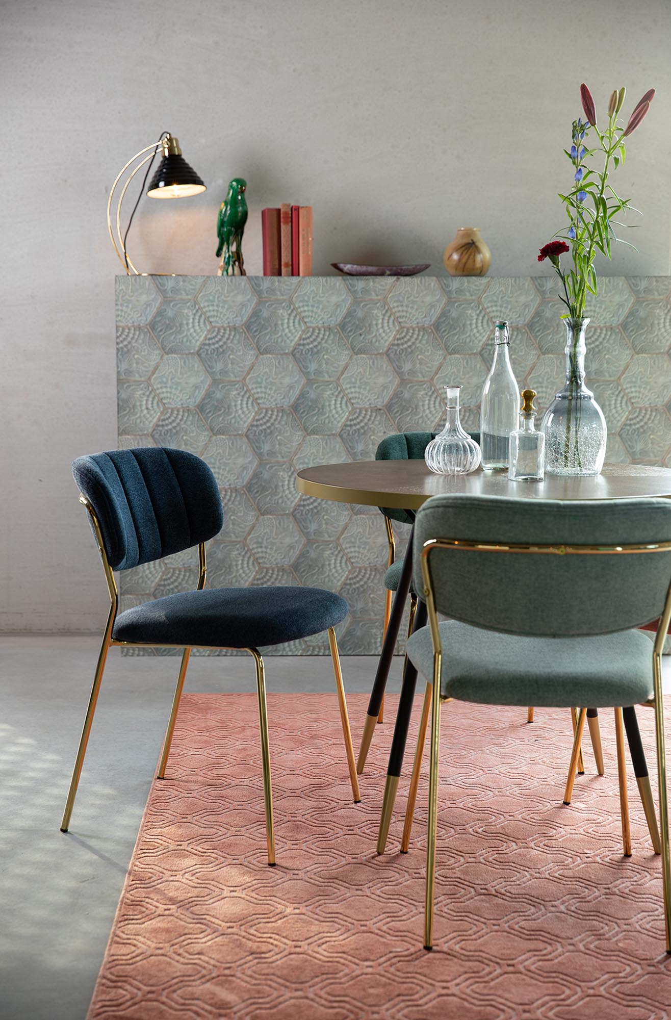 Eleganter Stuhl Jolien V1: Stilvoll gepolstert für höchsten Komfort.