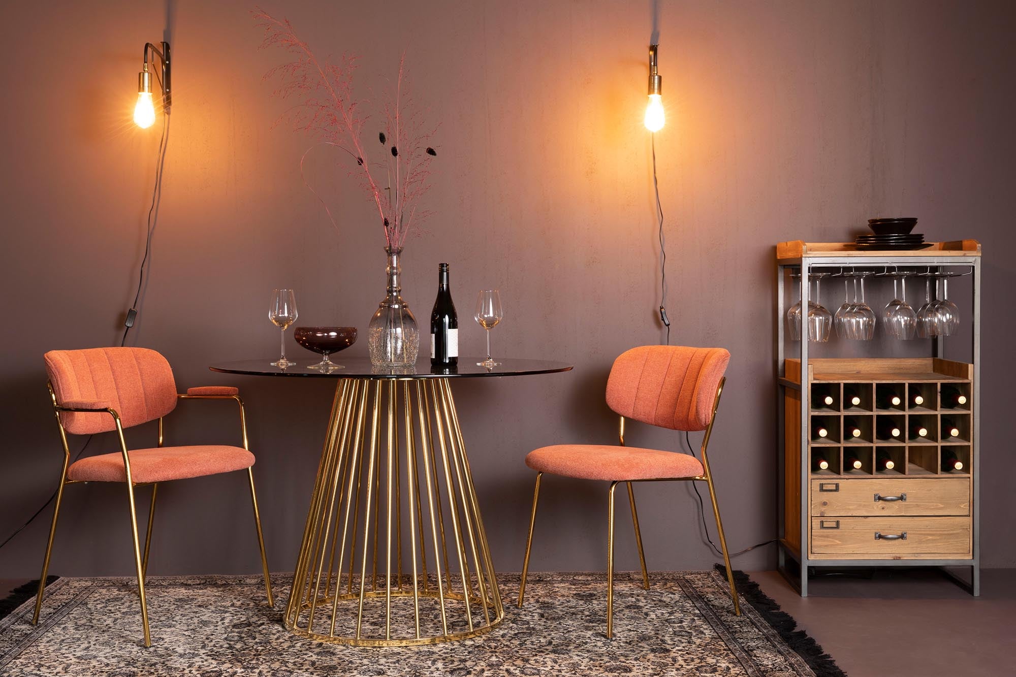 Stilvoller gepolsterter Armlehnstuhl Jolien von White Label Living – ideal für modernes Wohnen und gemütliche Stunden.