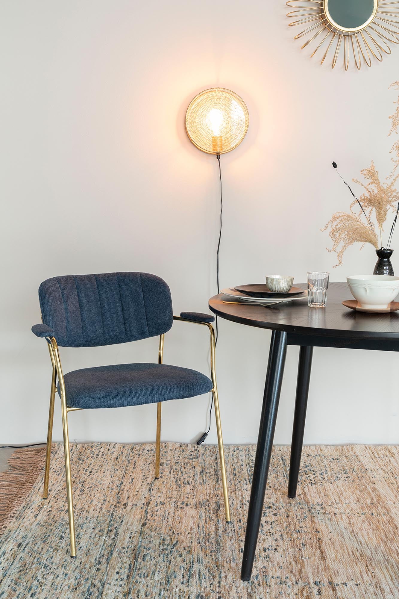 Eleganter Armlehnstuhl Jolien gepolstert von White Label Living – stilvolles Design und optimaler Komfort für Ihr Zuhause.