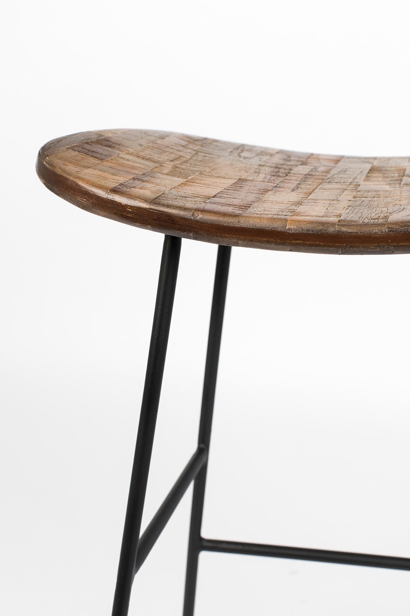 Der Barstuhl TANGLE von White Label Living vereint modernes Design mit Komfort. Ideal für Küche und Bar, in vielen Farben und Größen erhältlich.