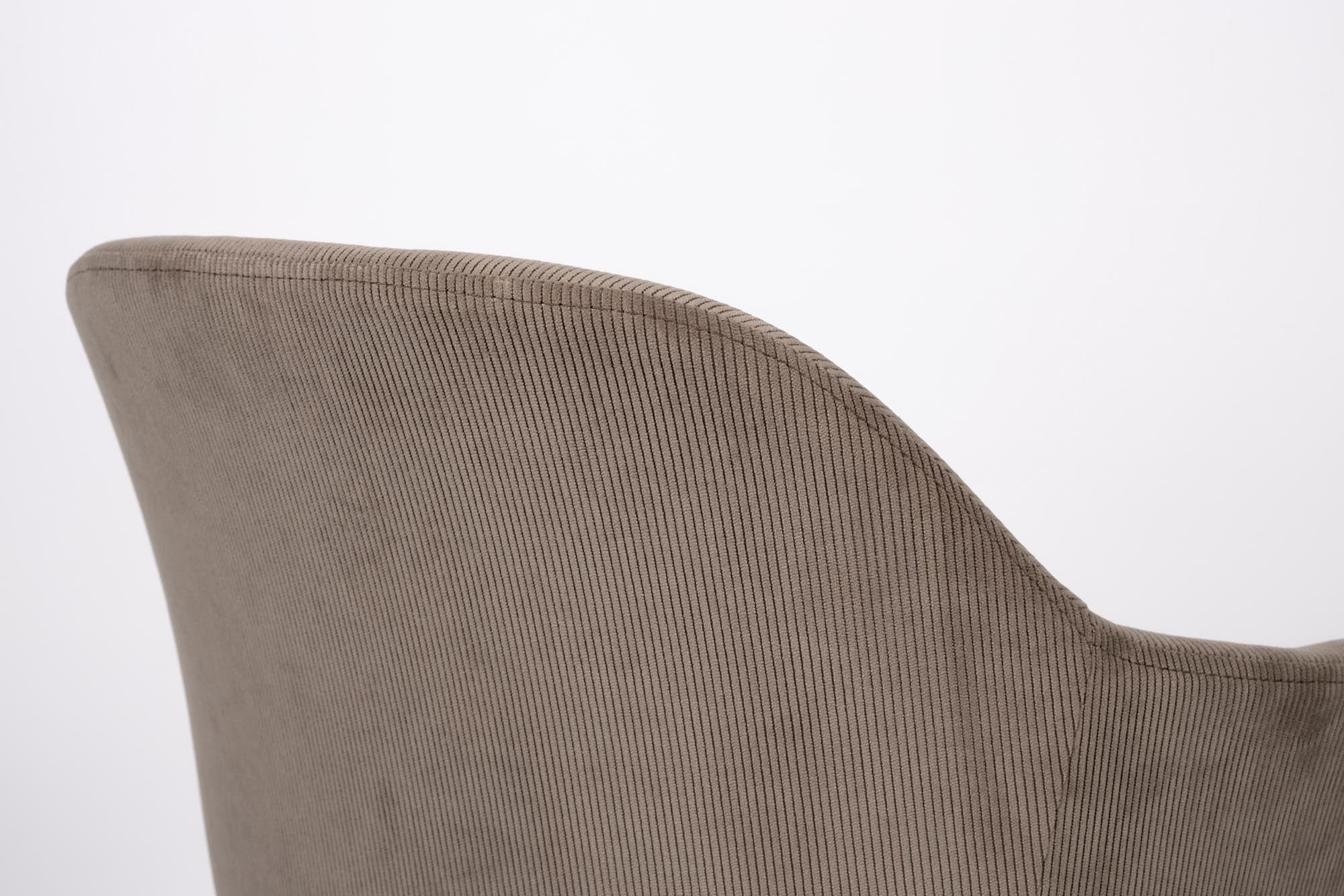 Erleben Sie den JUNZO RIB Bürostuhl: eine harmonische Verbindung von Komfort und Eleganz, ideal für Ihr Homeoffice oder Büro.