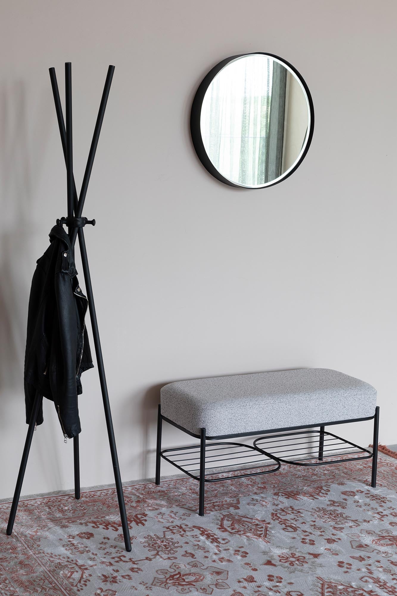 Entdecken Sie die Bank MILOU von White Label Living: Hochwertige Materialien, elegantes Design und Platz für gesellige Momente in jedem Zuhause.