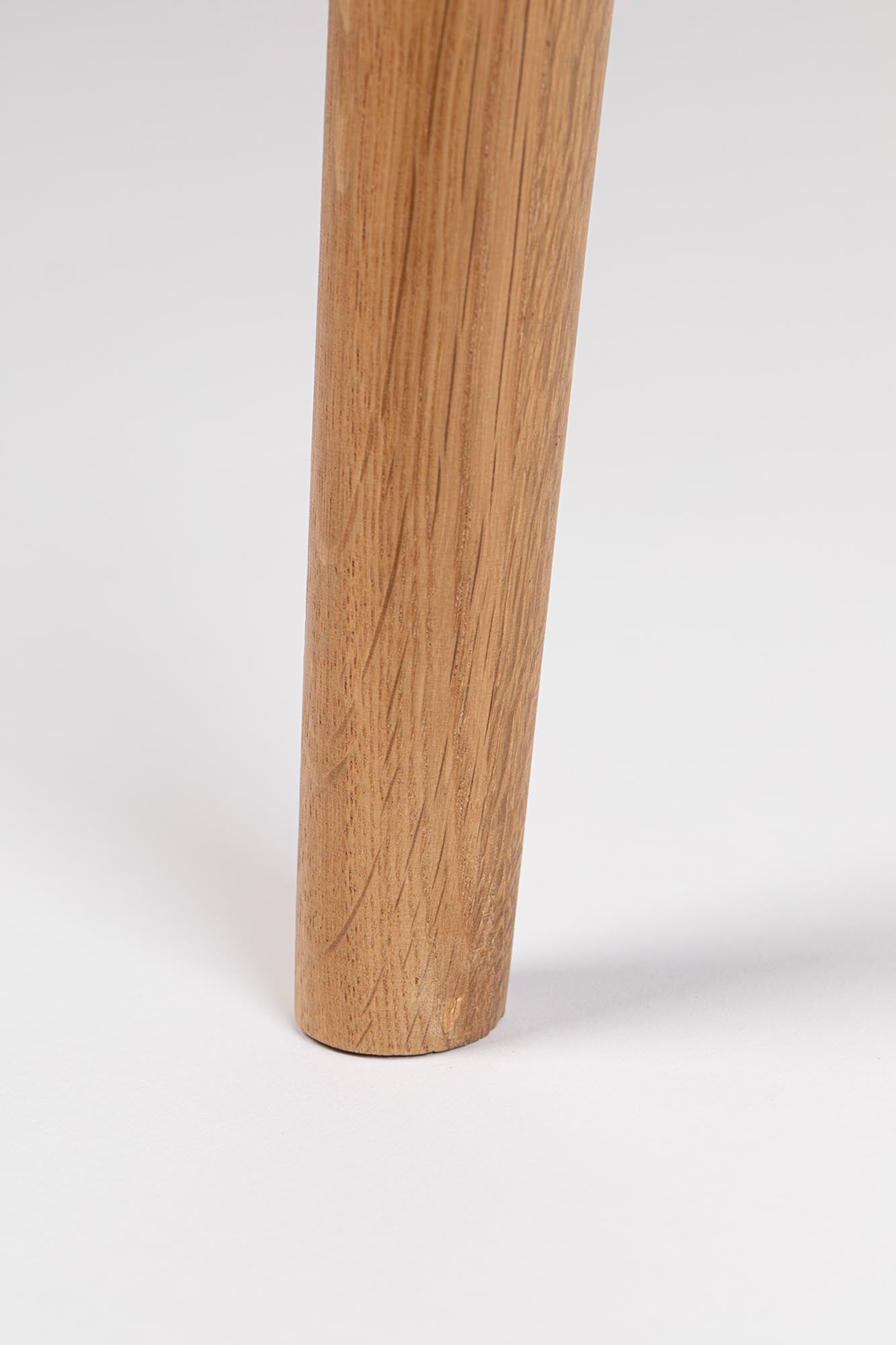 Der runde Tisch Fabio von White Label Living vereint stilvolles Design und Funktionalität, ideal für moderne Wohnräume.