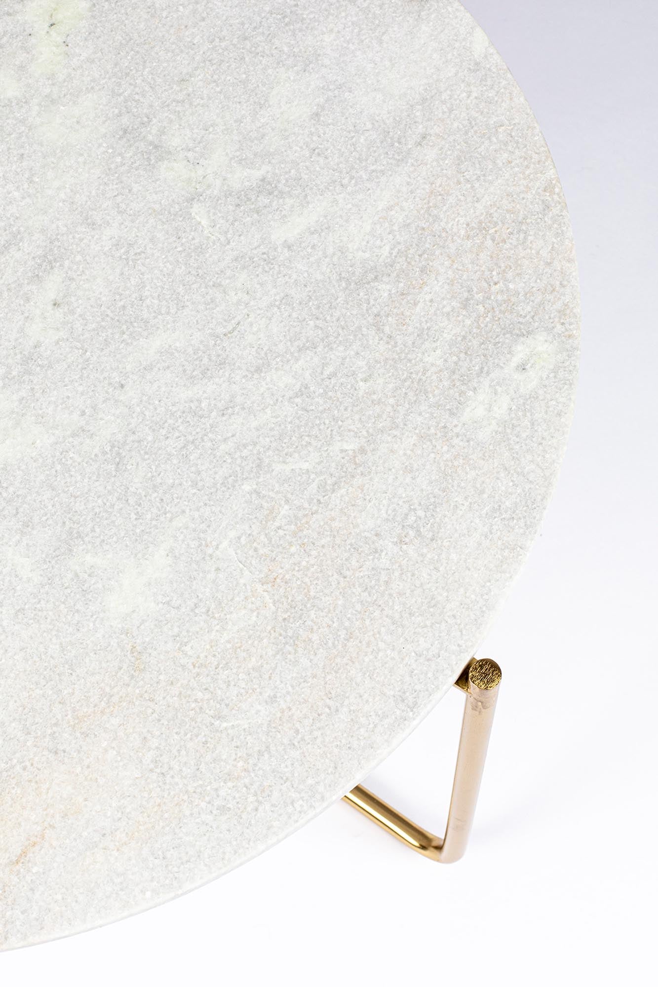 Vielseitiger Beistelltisch TIMPA MARBLE: Wählen Sie aus verschiedenen Farben und Größen für Ihr individuelles Wohnambiente.