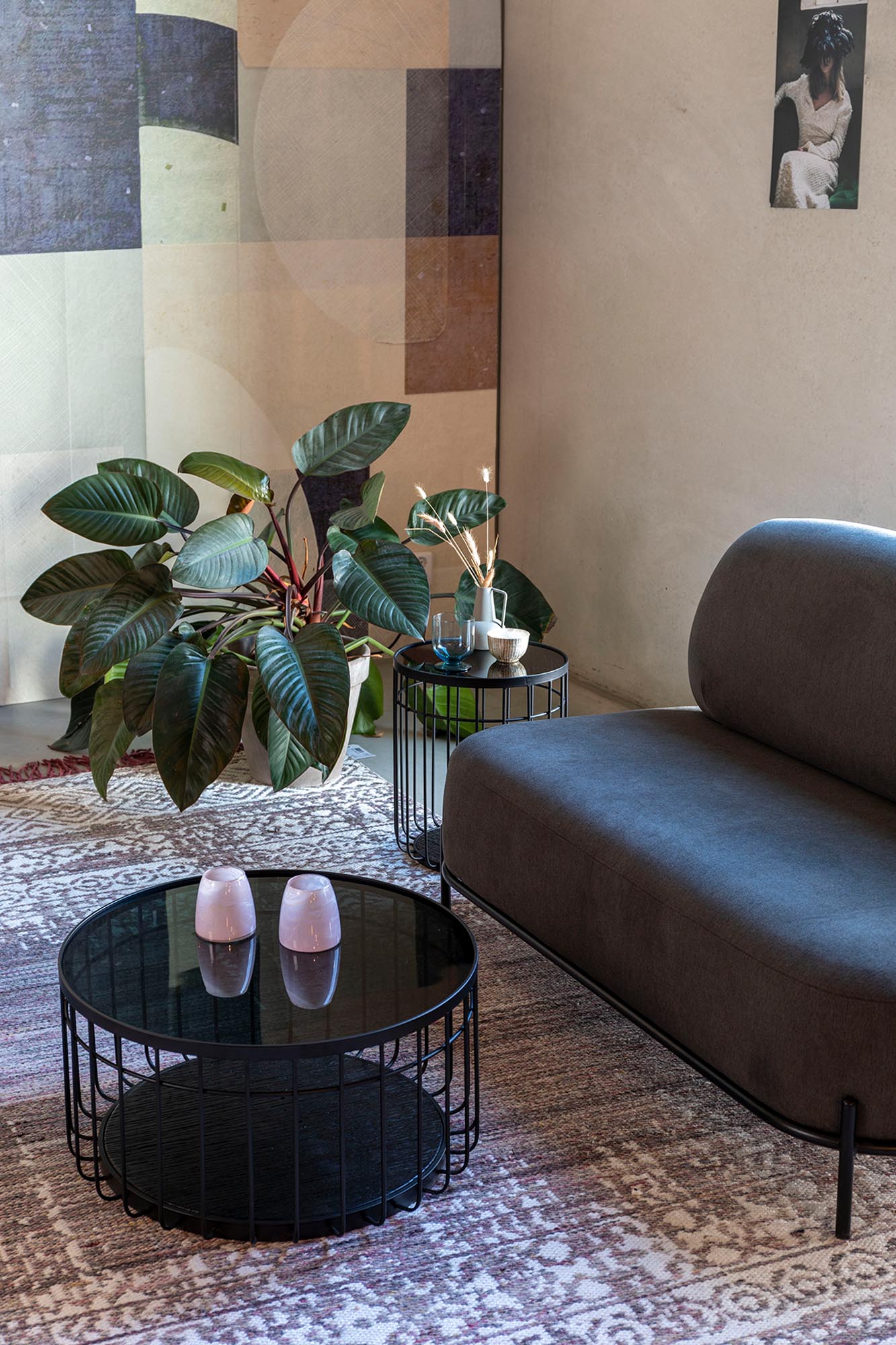 Eleganter Beistelltisch LANCE: Funktionalität trifft auf Ästhetik.