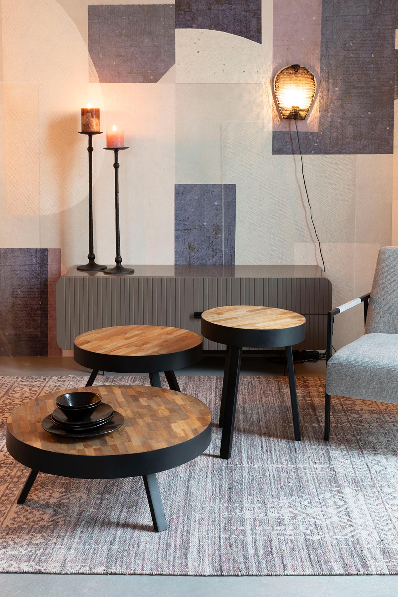 Beistelltisch SURI: Modernes Design trifft auf Funktionalität.