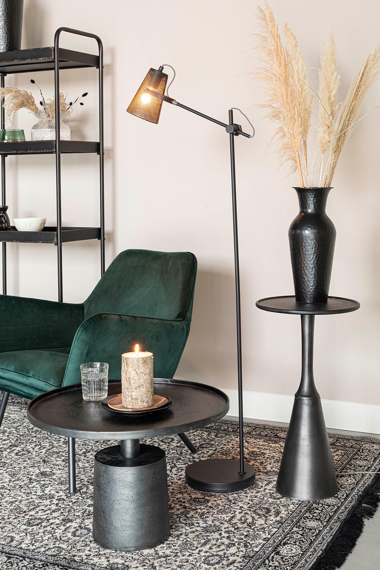 Entdecken Sie den Beistelltisch Noah von White Label Living – ein elegantes Möbelstück, das Funktionalität und Stil vereint. Perfekt für jeden Raum!