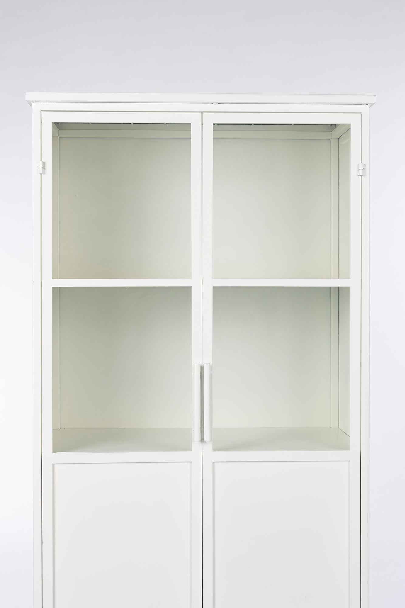 Stilvoller MIYA HIGH Schrank mit 2 Türen von White Label Living.