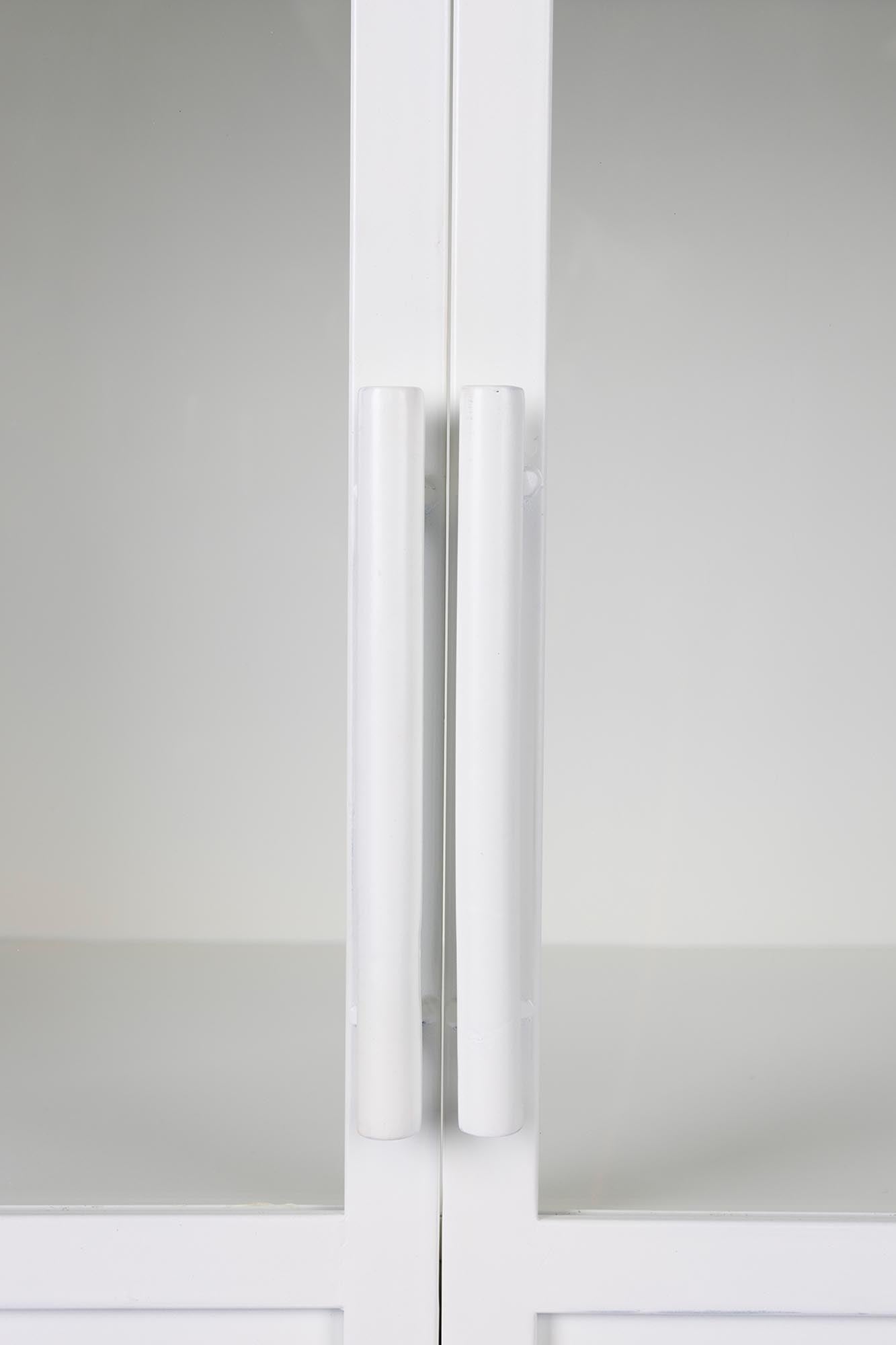 Entdecken Sie das elegante MIYA HIGH Cabinet von White Label Living: 2-türig, funktional und perfekt für stilvolle Aufbewahrung. Maße: 68x35x150cm.