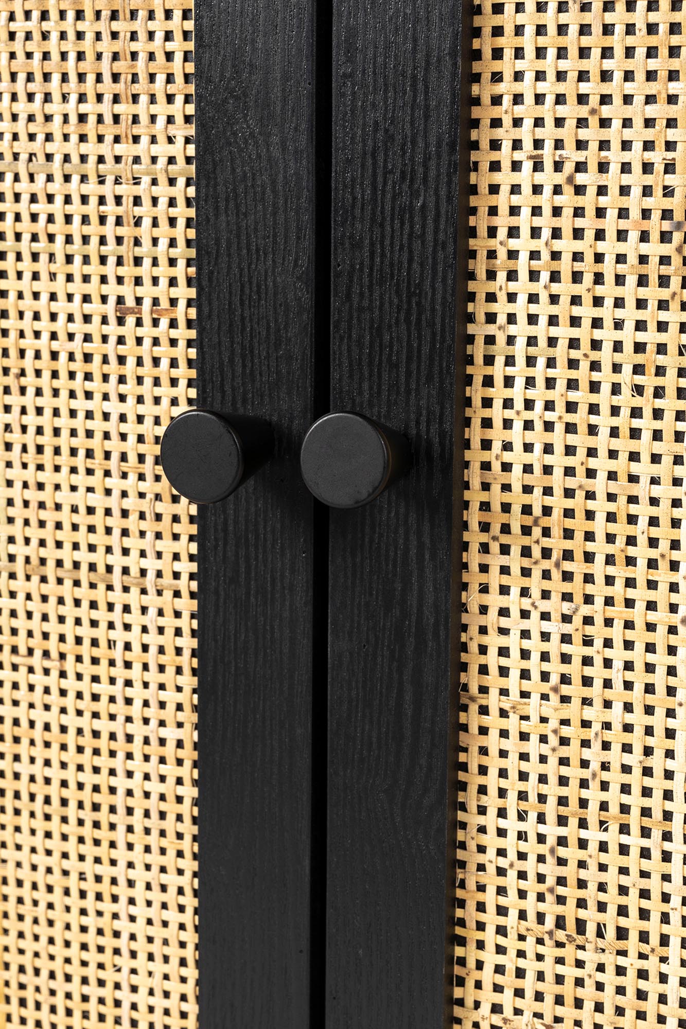 Sideboard GUUJI: Stilvolle Aufbewahrungslösung von White Label Living.