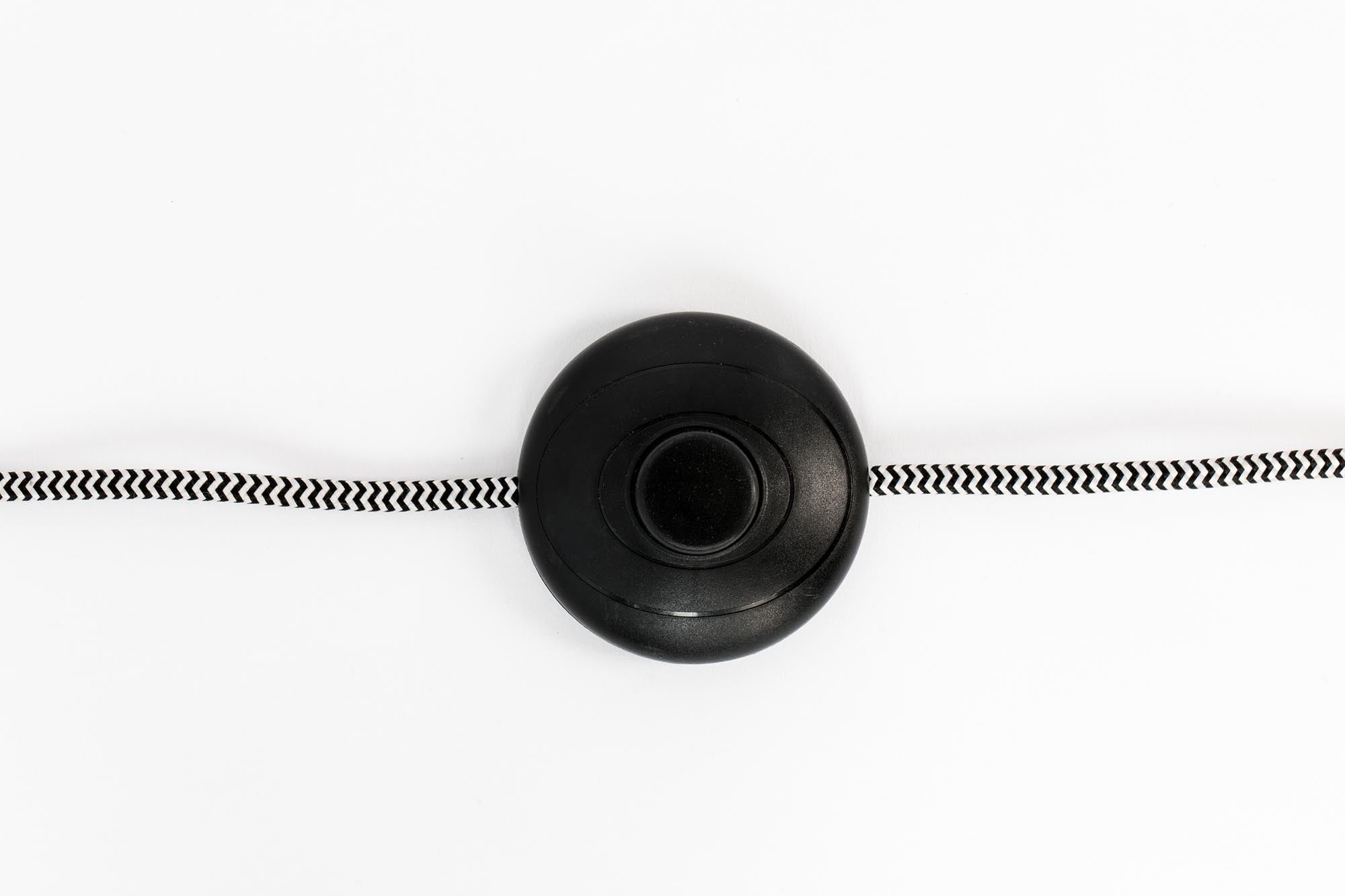 Die TOKIO Stehleuchte von White Label Living vereint elegantes Design und hochwertige Materialien für eine stilvolle Beleuchtung in jedem Raum.