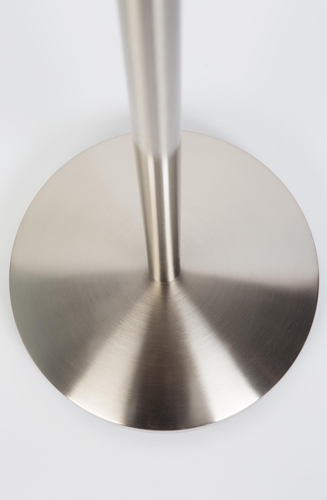 Eleganter Kleiderständer HOOKED: Stilvoll, stabil, vielseitig. Perfekt für Flur, Schlafzimmer oder Boutiquen. Einfache Montage.