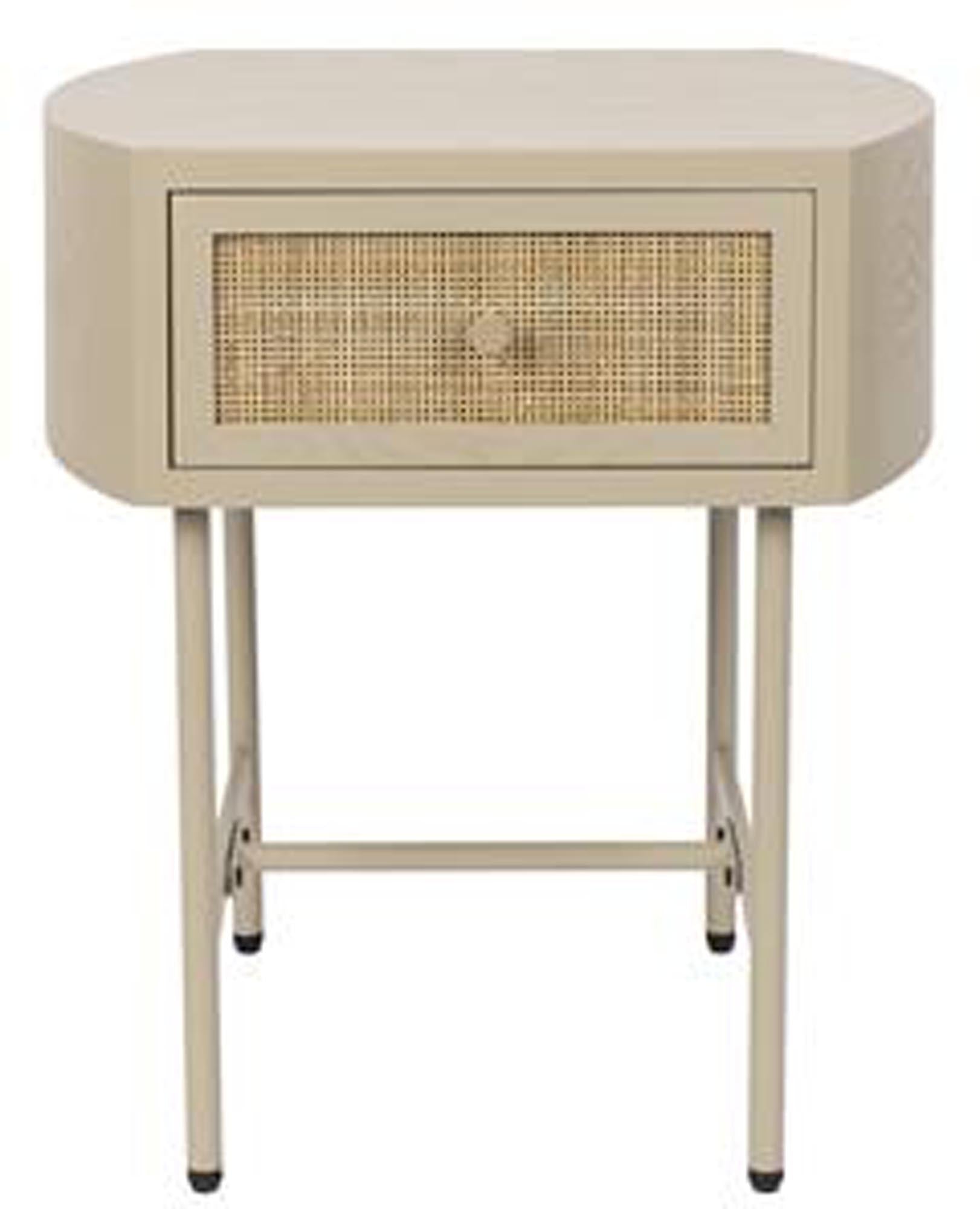 Beistelltisch AMAYA: Zeitloses Design mit natürlichem Rattan-Charme.