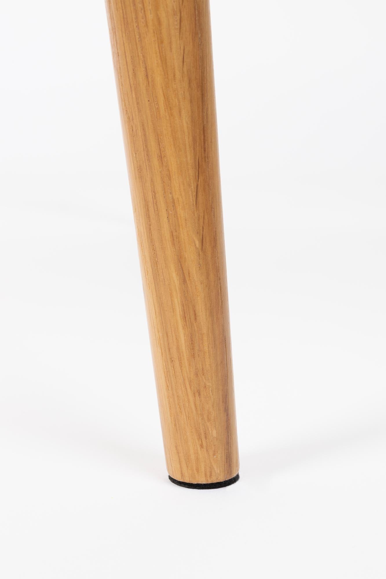 Moderner Haru Round Beistelltisch: Hochwertige Eiche und Rattan vereinen sich in stilvollem Design für jeden Raum.