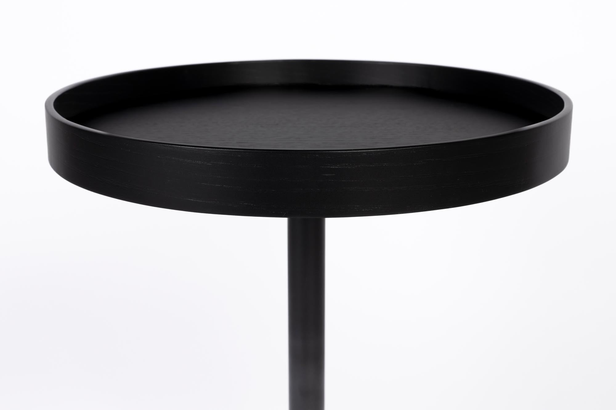 Der Beistelltisch Yuri S vereint robustes Holz mit industriellen Eisenbeinen für einen modernen, vielseitigen Look.