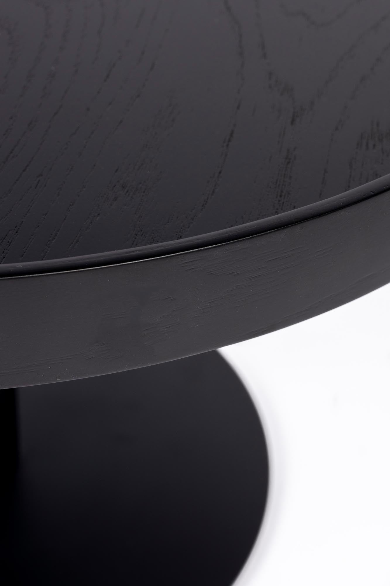 Eleganter Beistelltisch Yuri M aus Eichenholz mit pulverbeschichteten Eisenbeinen. Ideal für Wohnzimmer, Schlafzimmer oder Flur.