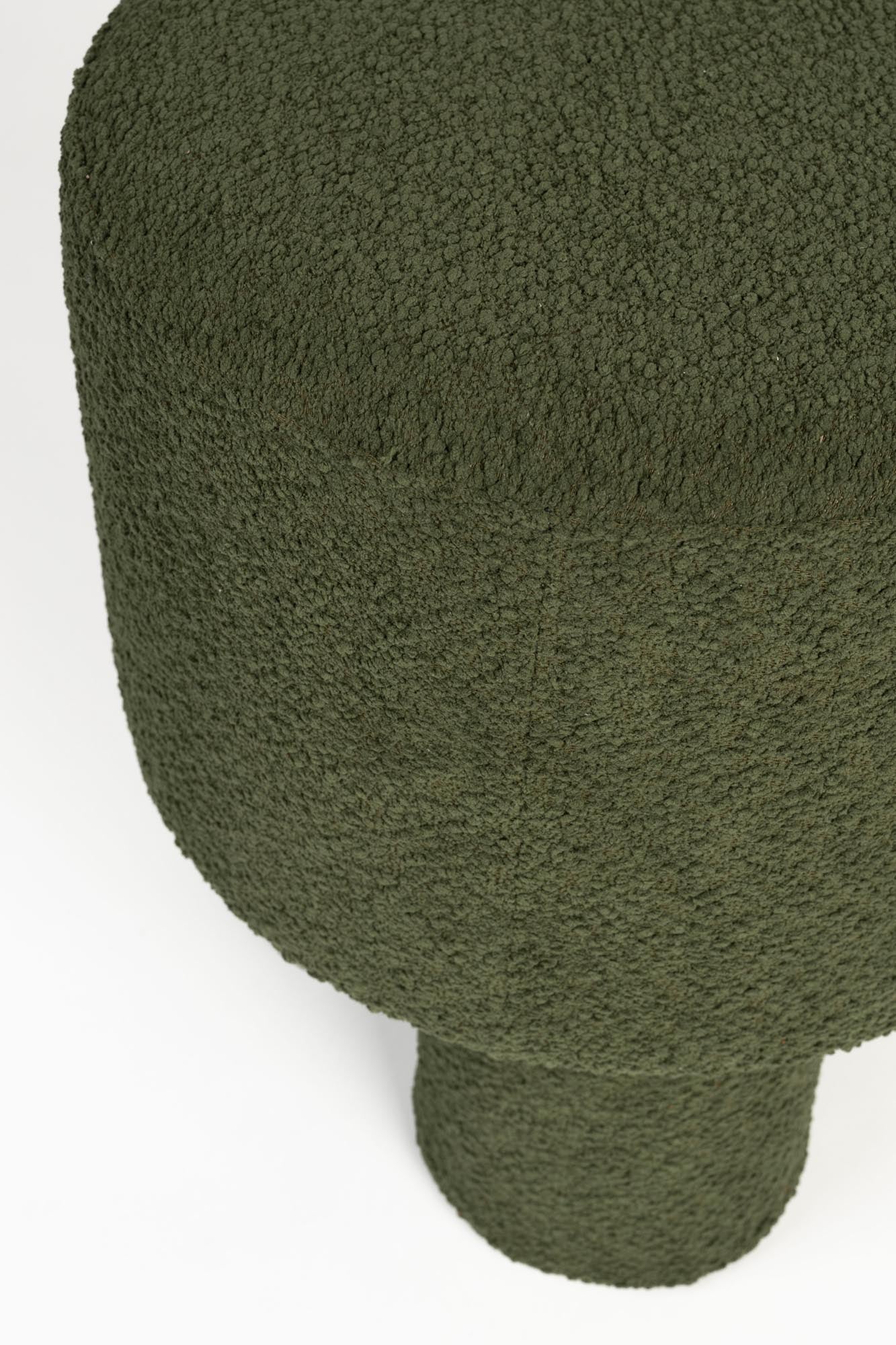 Der Hocker Marcos von White Label Living überzeugt mit stilvollem Design und erstklassiger Verarbeitung für modernes Wohnen.