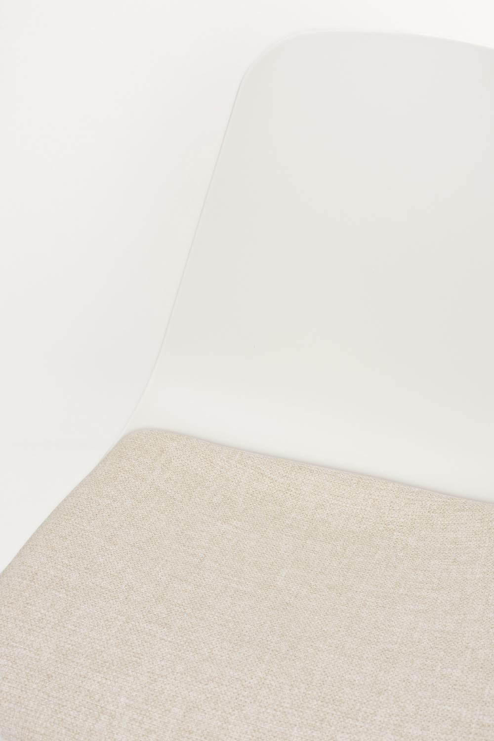 Stuhl Jeffrey White von White Label Living: Elegantes Design, ergonomischer Komfort und pflegeleichte Materialien für stilvolle Wohnräume.