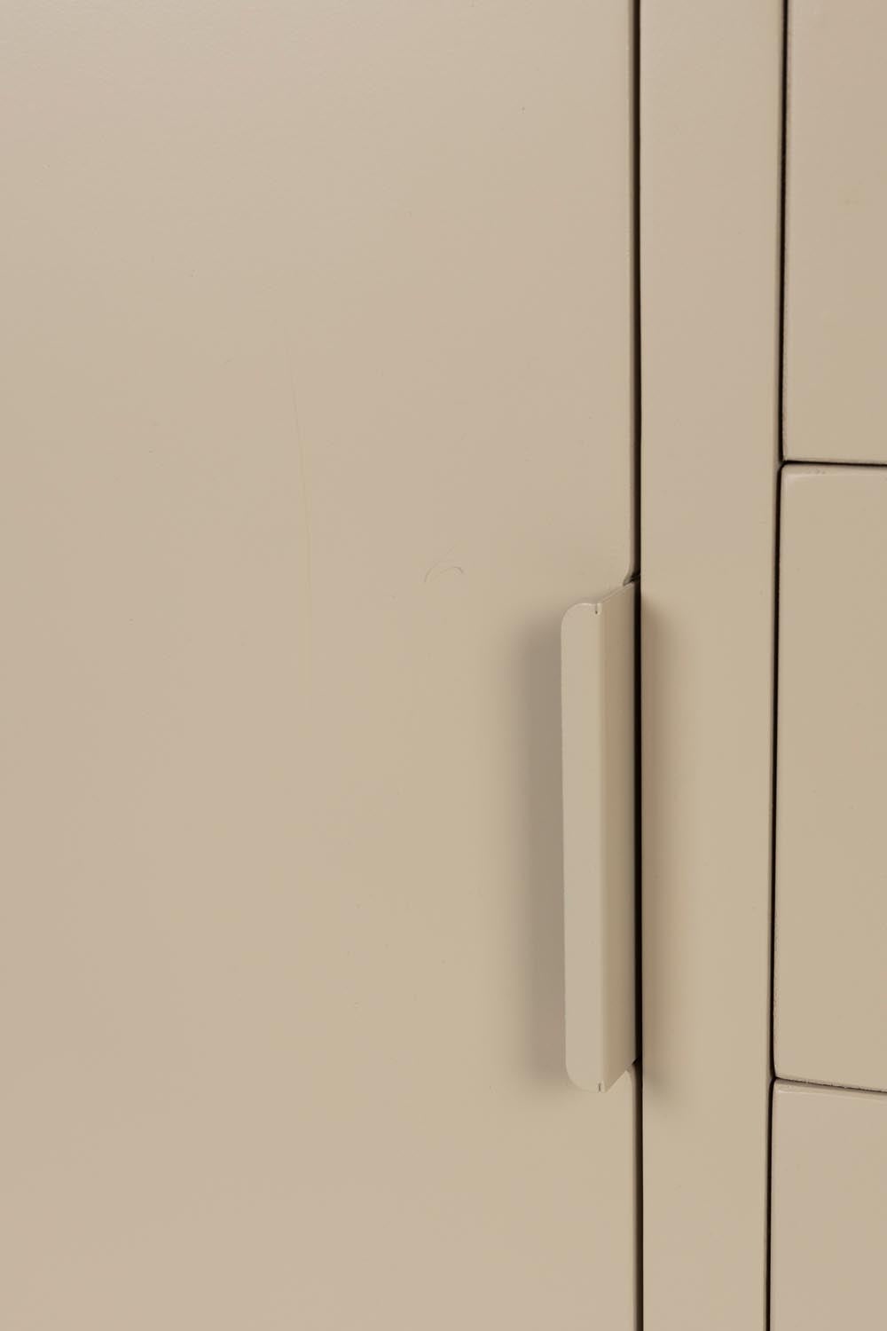 Entdecken Sie das stilvolle Sideboard Kos von White Label Living: Modernes Design, pflegeleichtes MDF und idealer Stauraum für Ihr Zuhause.