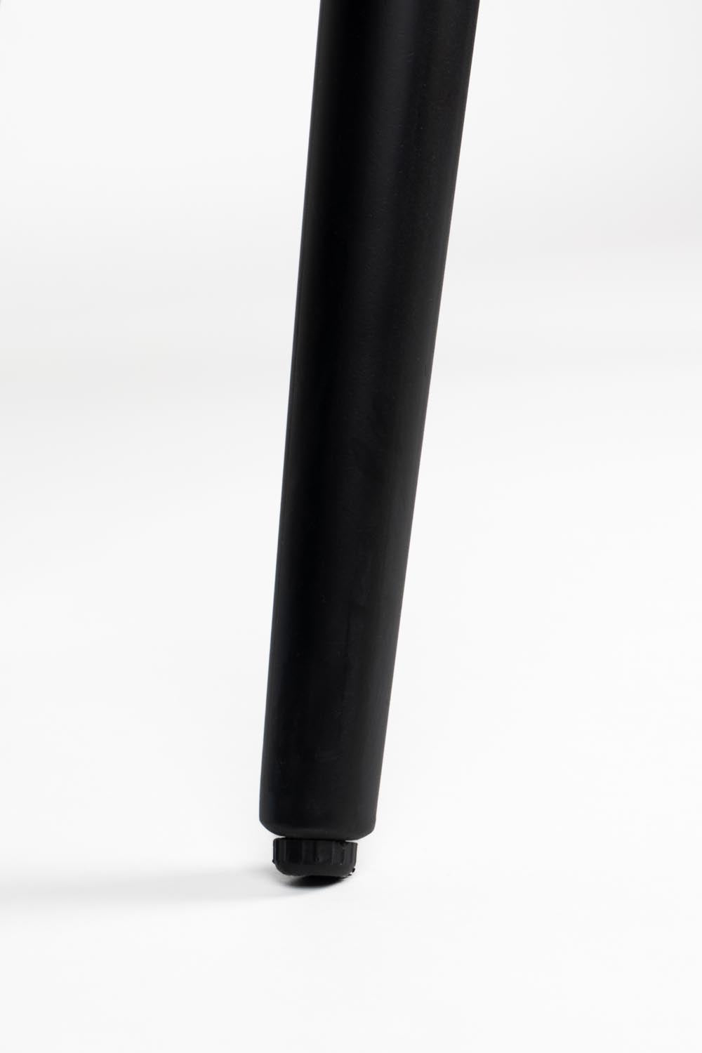 Entdecken Sie den einzigartigen Webster Esstisch von White Label Living: Rechteckig, aus hochwertigem Teakholz, mit robusten Eisenbeinen für ein elegantes Wohngefühl.