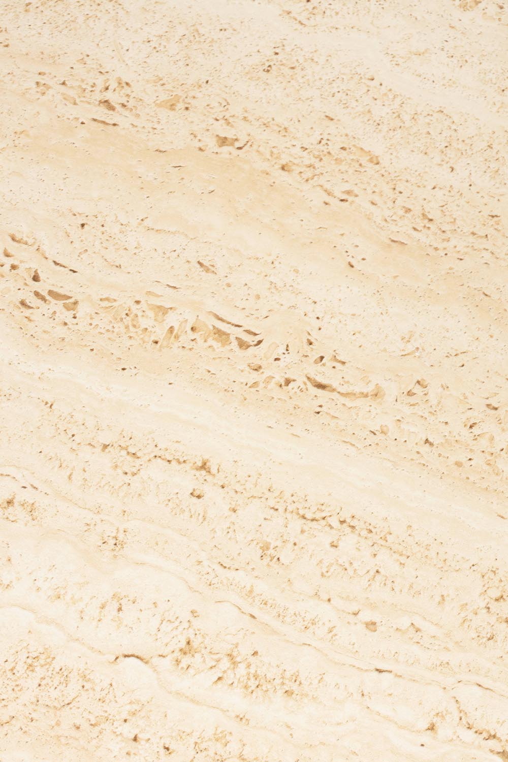 Karula Beistelltisch: Minimalistisches Design für zeitlose Räume.