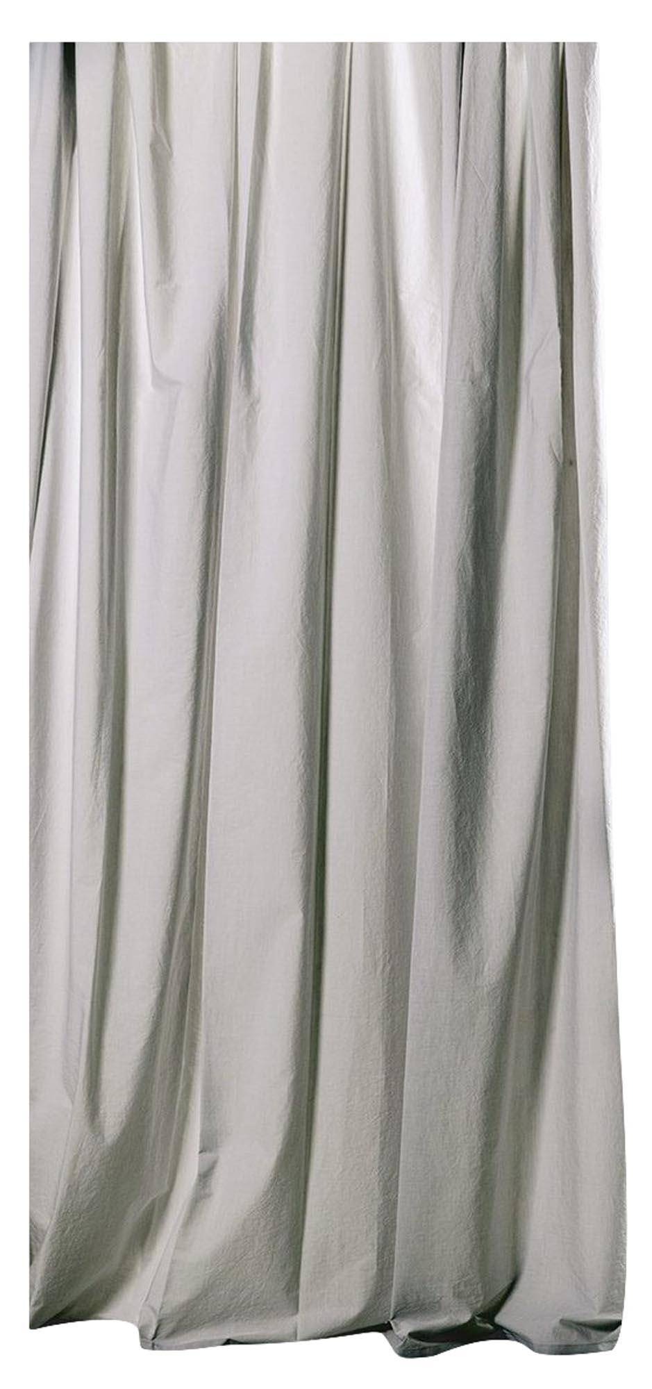 Eleganter grauer Vorhang aus feiner ägyptischer Baumwolle von ZigZagZurich – ideal für stilvolle Fensterdekoration.