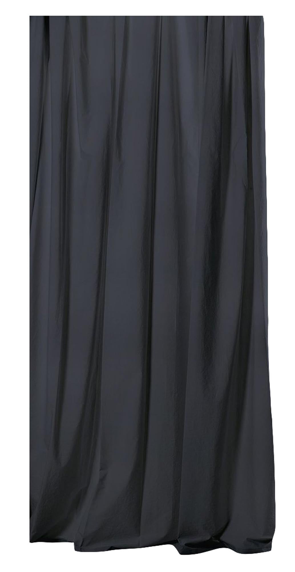 Eleganter blauer Vorhang aus feiner ägyptischer Baumwolle von ZigZagZurich – perfekt für ein zeitgemäßes Zuhause.