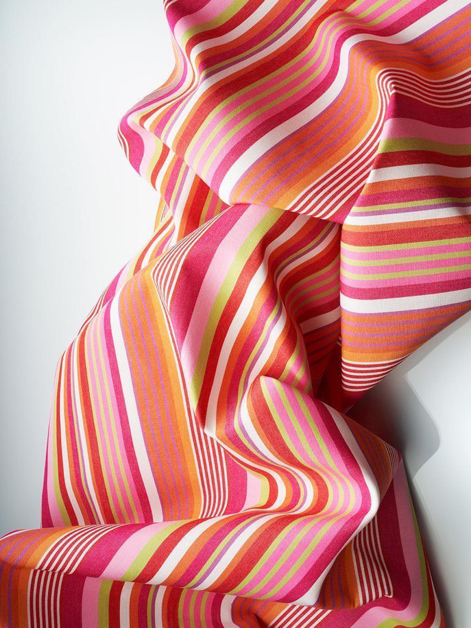 ZigZagZurich Coral: Eleganter Vorhang für stilvolle Aussenbereiche.