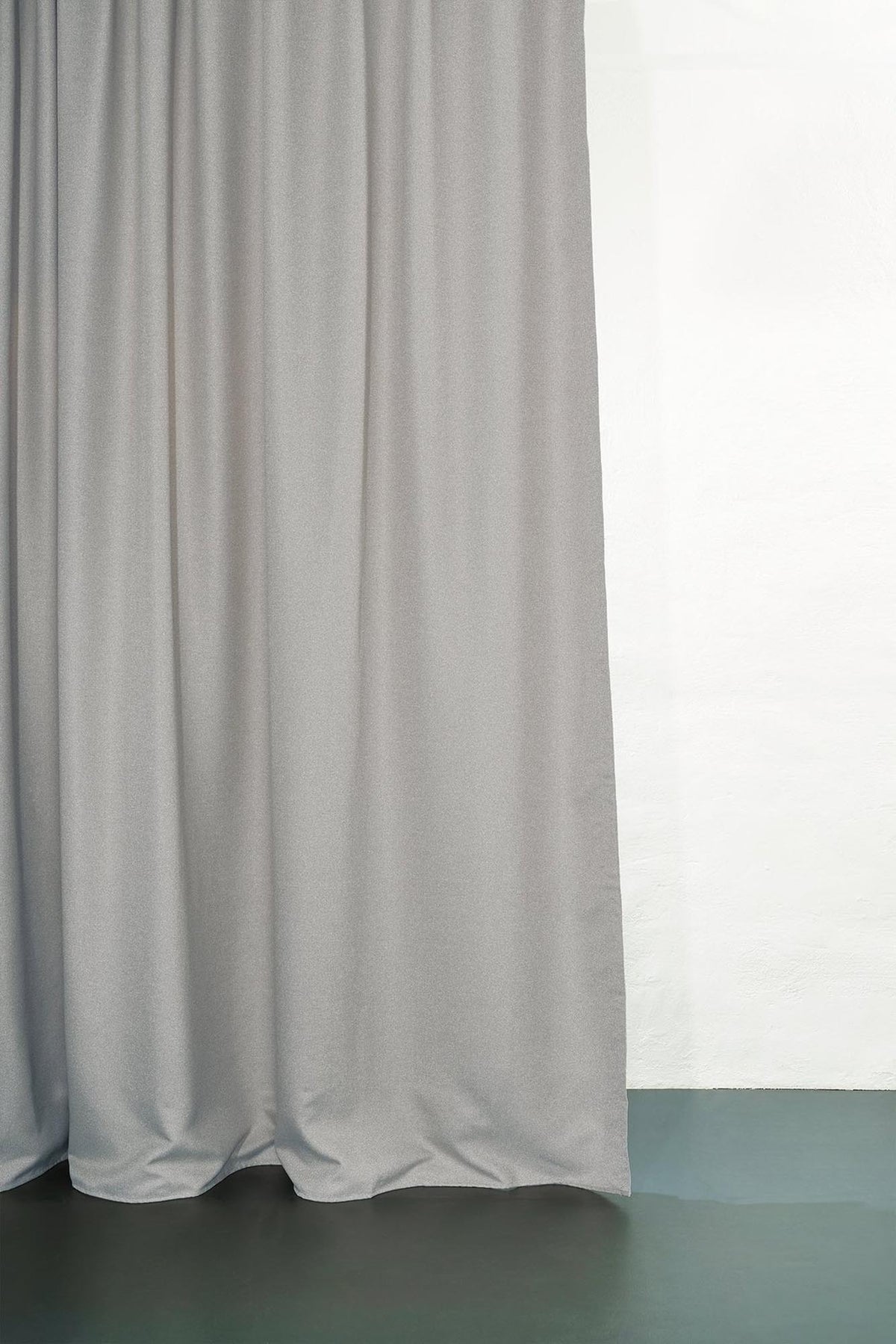 Vorhang Hangover Dimout in Weiss präsentiert im Onlineshop von KAQTU Design AG. Vorhang ist von ZigZagZurich