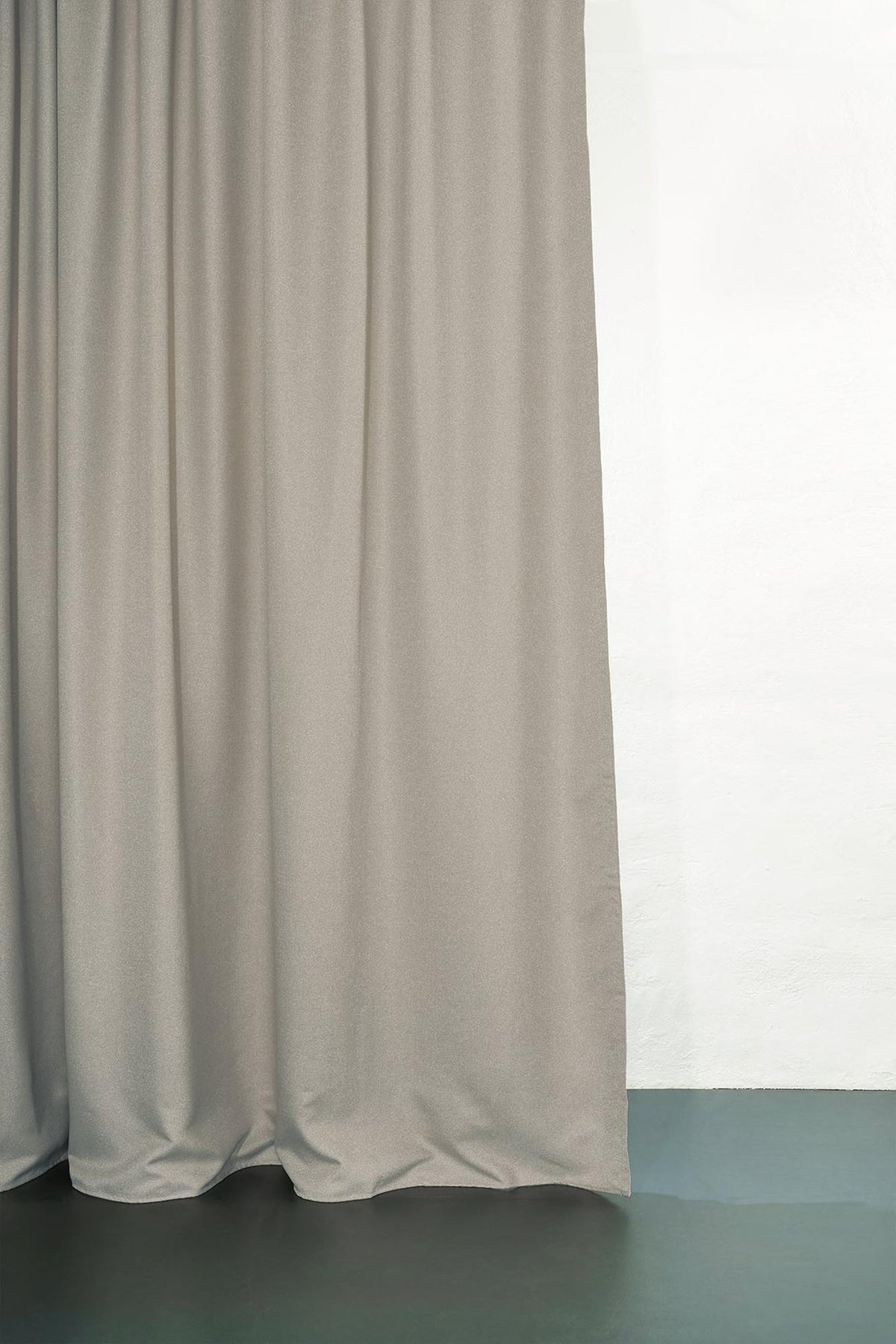 Vorhang Hangover Dimout in Beige präsentiert im Onlineshop von KAQTU Design AG. Vorhang ist von ZigZagZurich