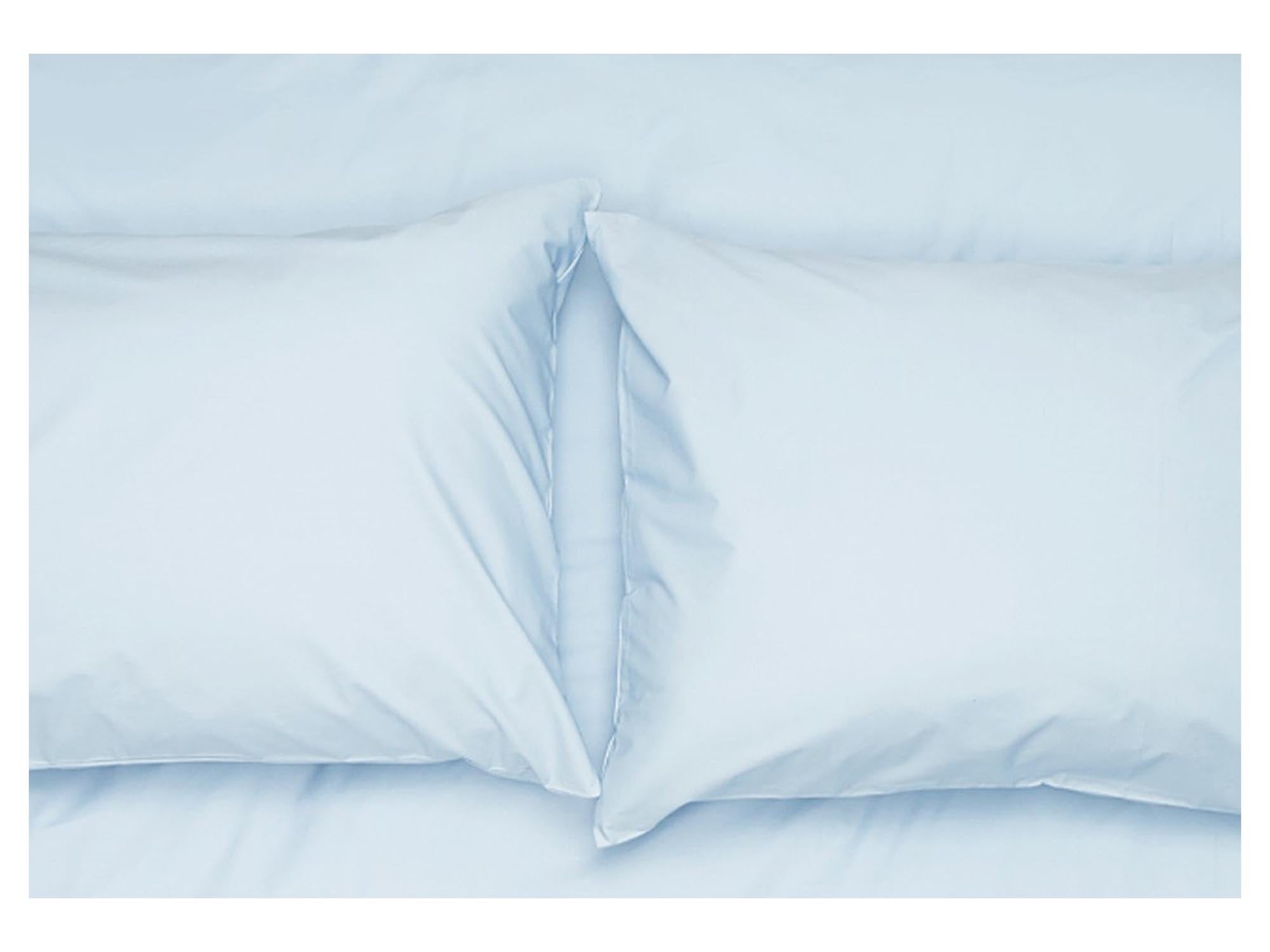 Hochwertiger Kissenbezug aus Perkal von ZigZagZurich, gefertigt aus 100% Baumwolle für ein luxuriöses Schlafgefühl.