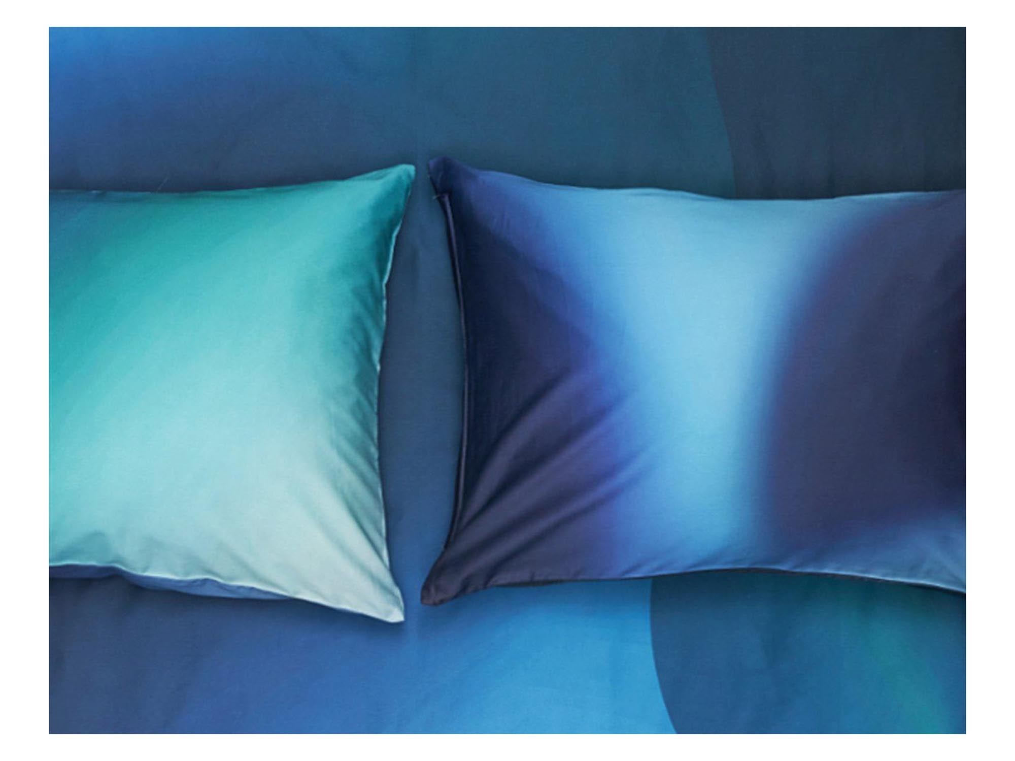 Kissenbezug Northern Light: Einzigartiges Design von ZigZagZurich.