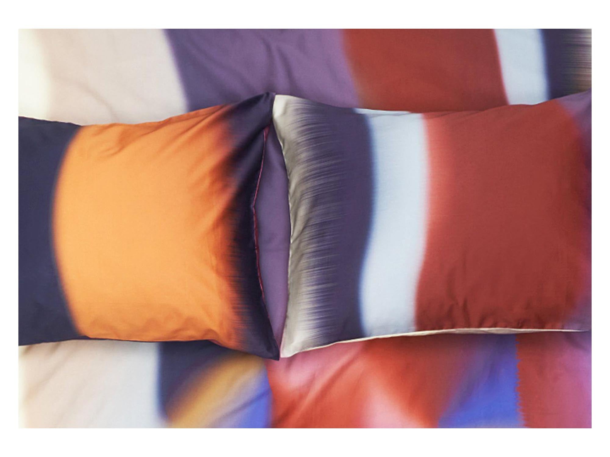 Kissenbezug Layered von ZigZagZurich: Kunstvolles Design für Ihr Zuhause.