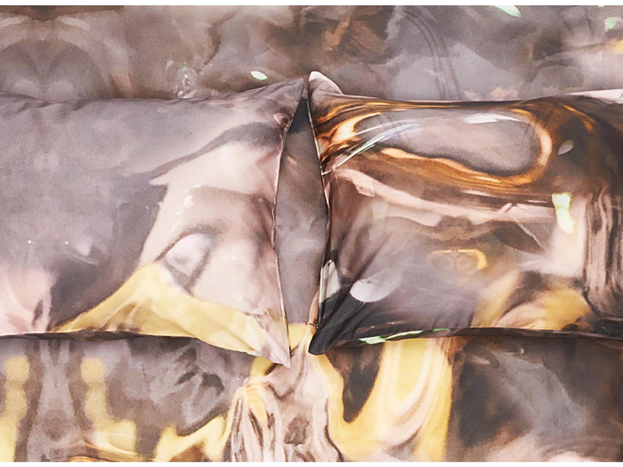 Eleganter Kissenbezug Glassify von ZigZagZurich für modernes Wohnen.