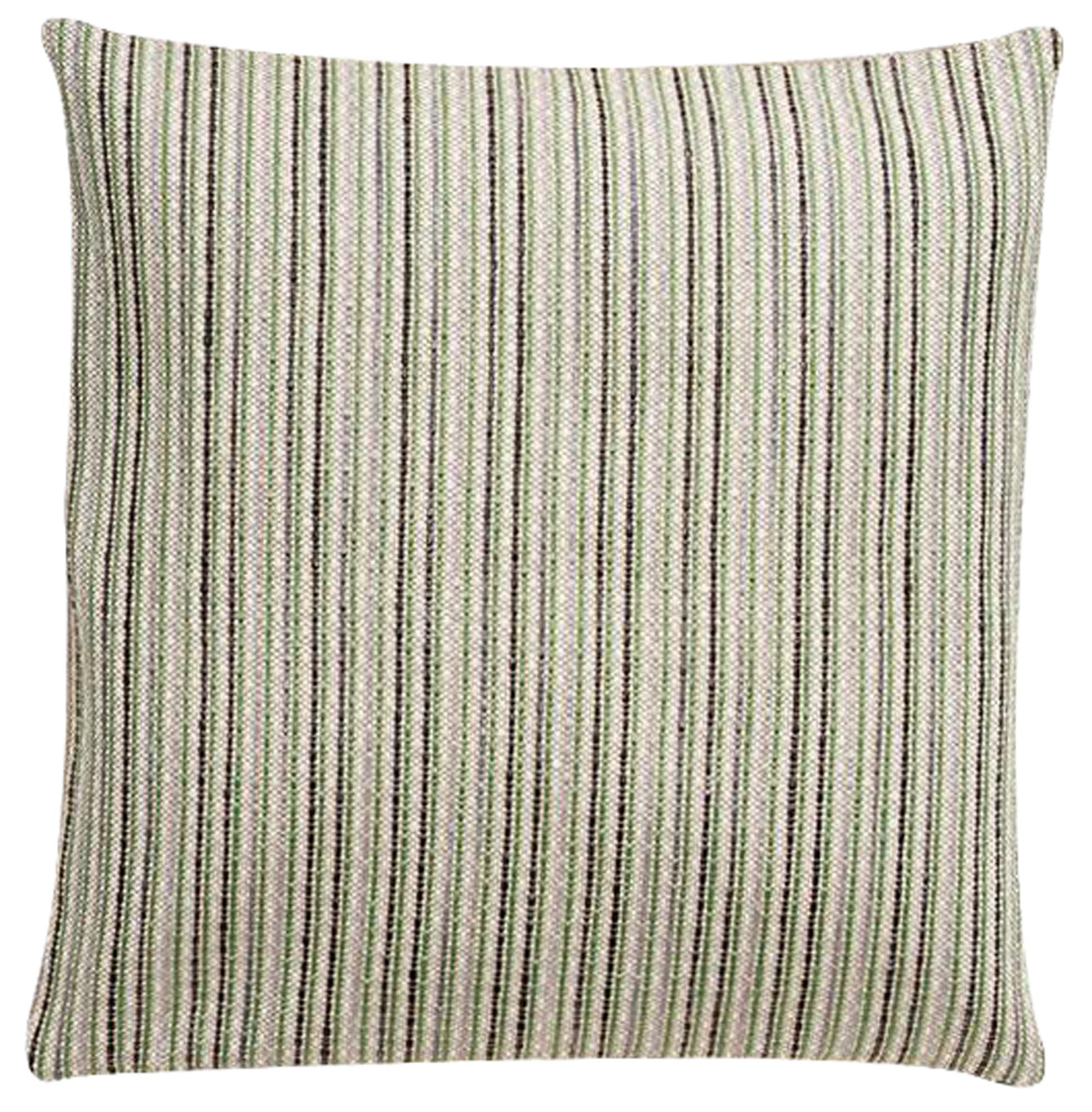 Bringen Sie mit dem Kissenbezug Ipanema Raffia von ZigZagZurich mediterranen Charme in Ihr Zuhause. Ideal für jeden Raum!