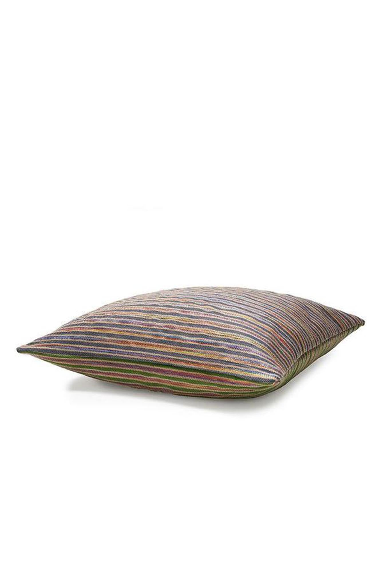 Verleihen Sie Ihrem Wohnraum mit dem stilvollen Kissenbezug Acapulco Raffia von ZigZagZurich einen Hauch von Eleganz und Gemütlichkeit.