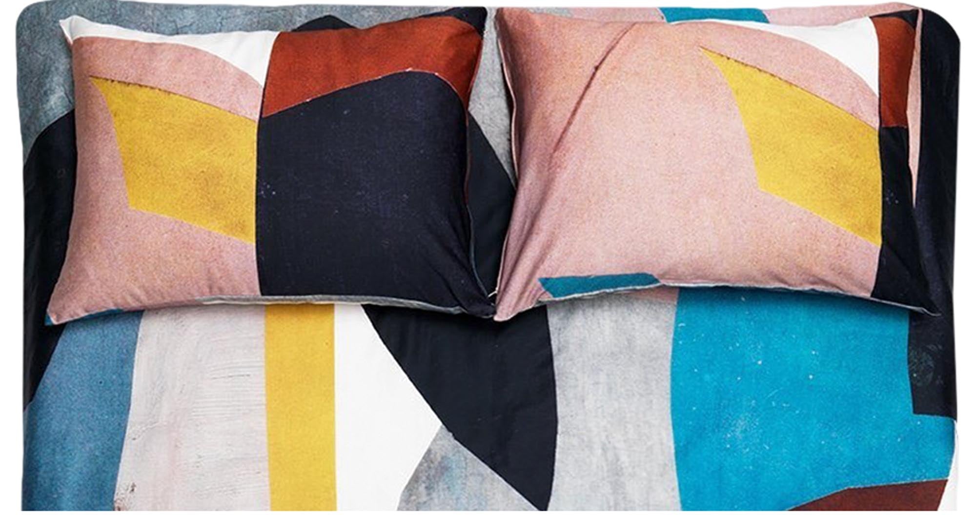 Kissenbezug Casso: Abstrakte Formen und Farben inspiriert von Picasso. Ein Kunstwerk für dein Zuhause von ZigZagZurich.