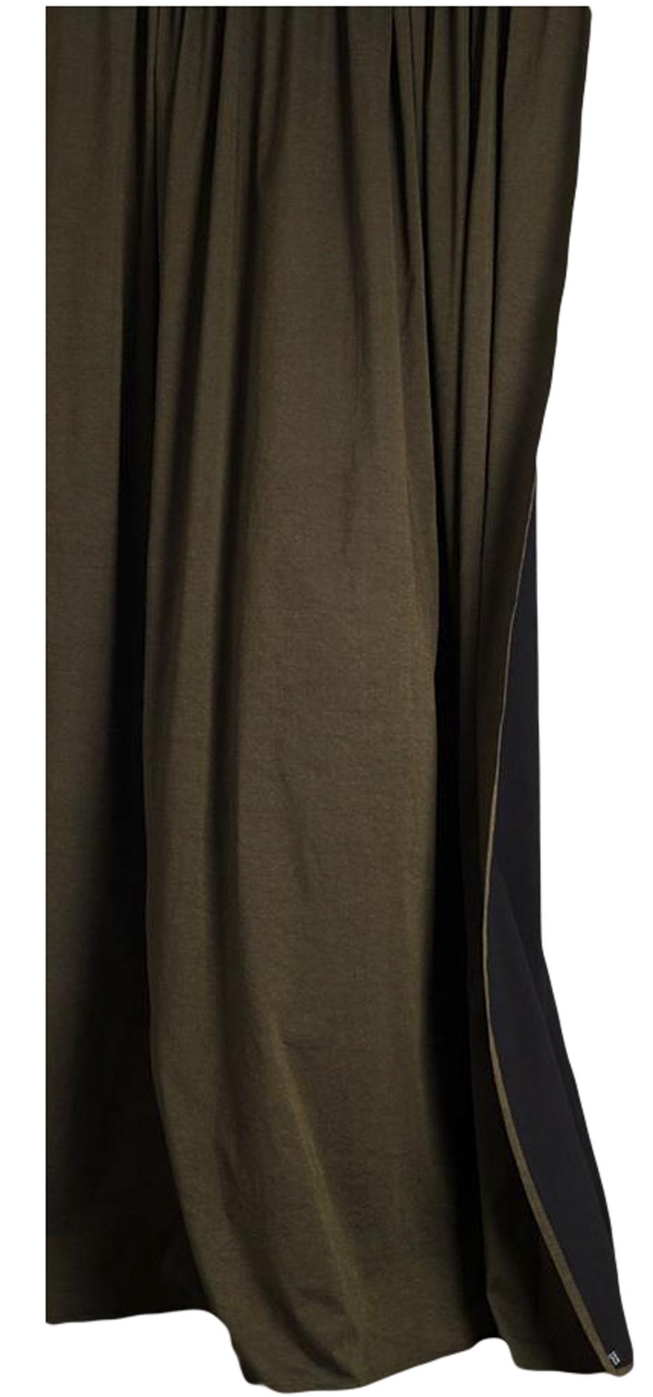 Baumwollvorhang Belize in Schwarz / Olivgrün präsentiert im Onlineshop von KAQTU Design AG. Vorhang ist von ZigZagZurich