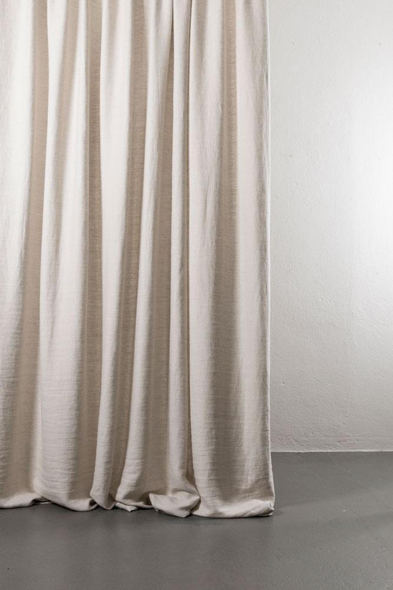 Entdecken Sie den Leinenvorhang Panama von ZigZagZurich – stilvoll, nachhaltig und perfekt für ein harmonisches Wohnambiente.