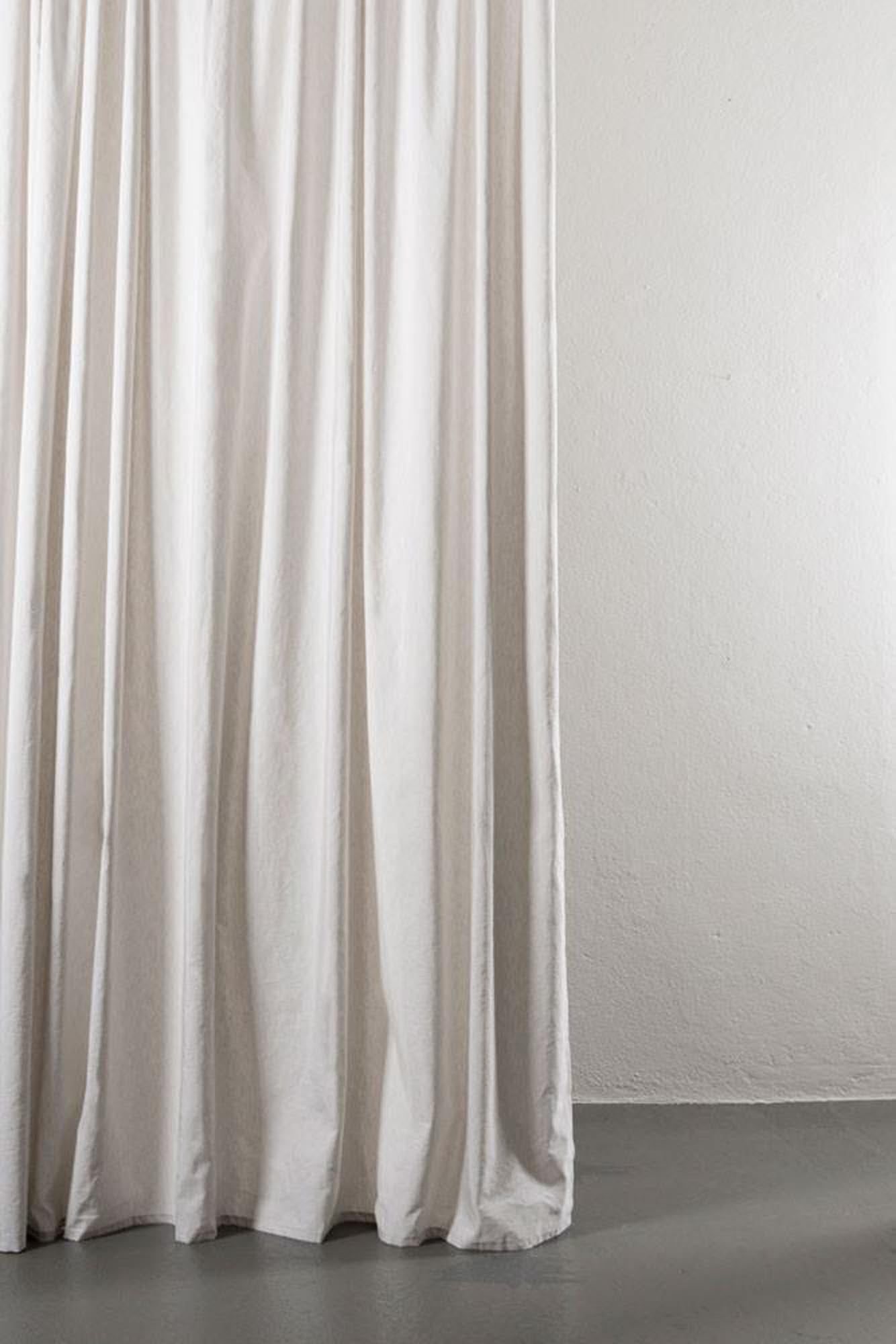 Eleganter Azura Vorhang aus Baumwolle-Leinen von ZigZagZurich.